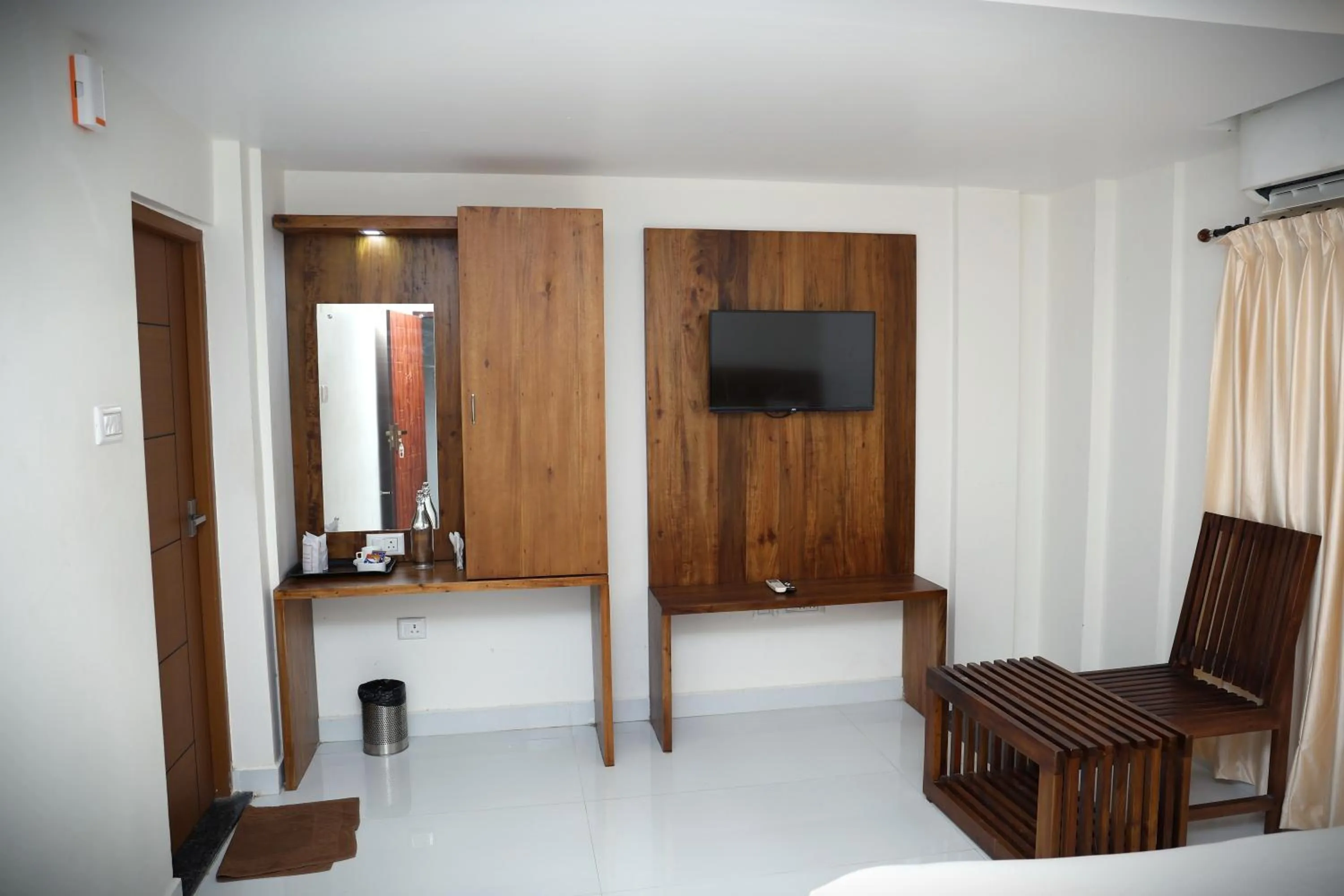 Seating area, Bed in Delano Residency