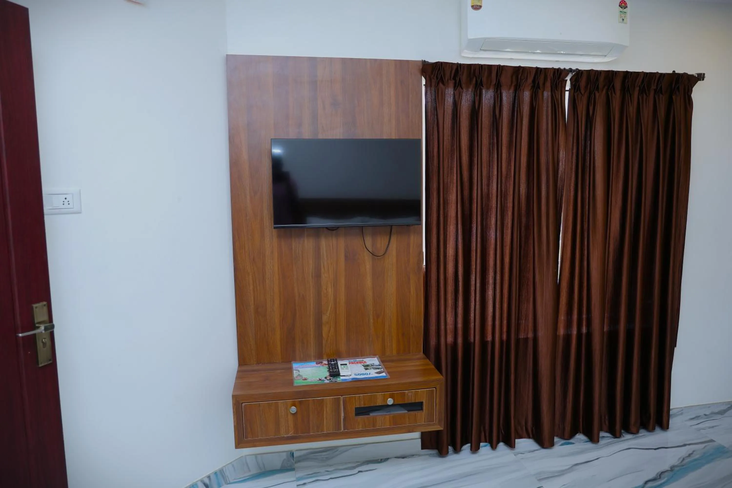 TV and multimedia in Delano Residency