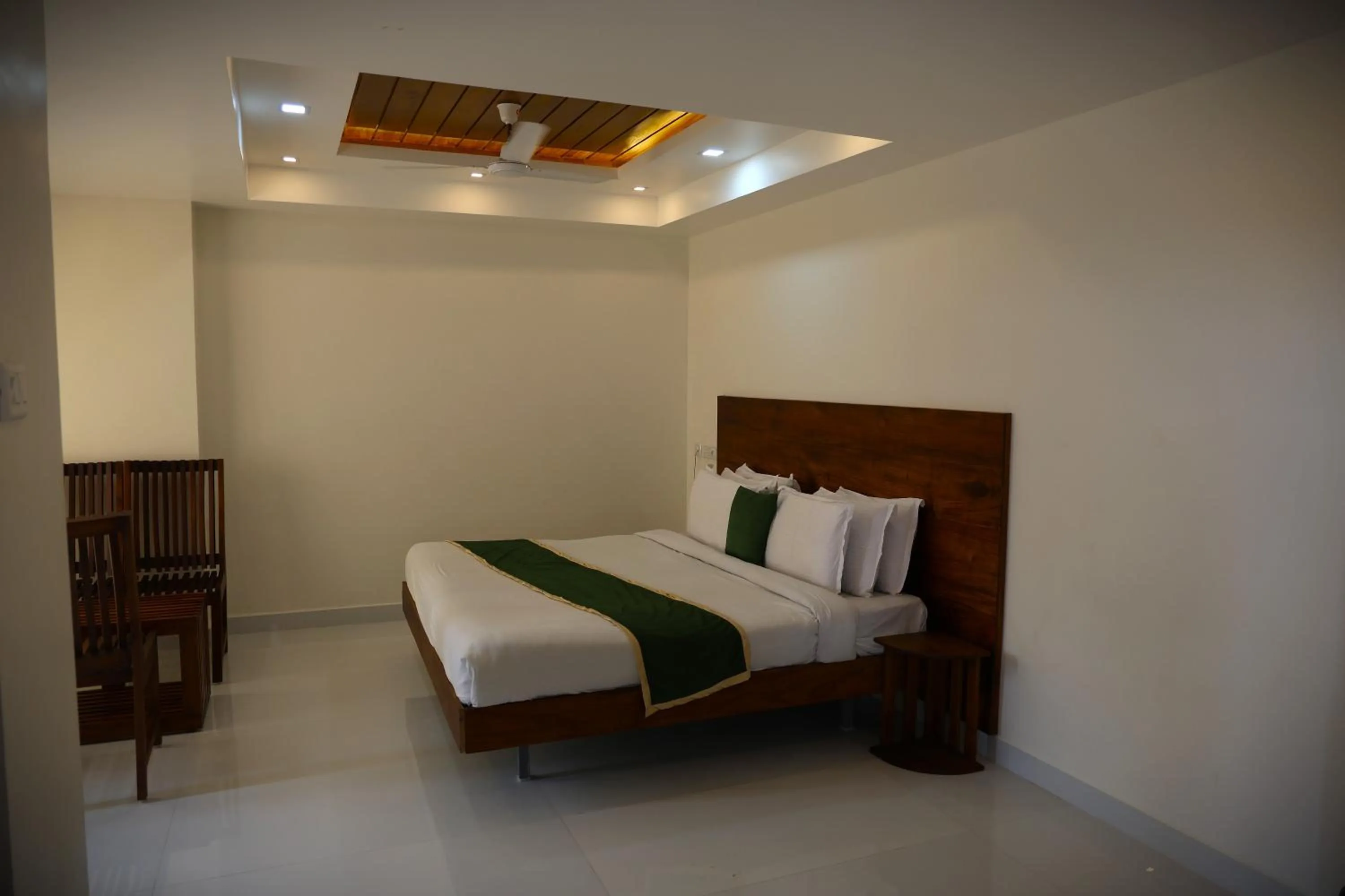 Bed in Delano Residency