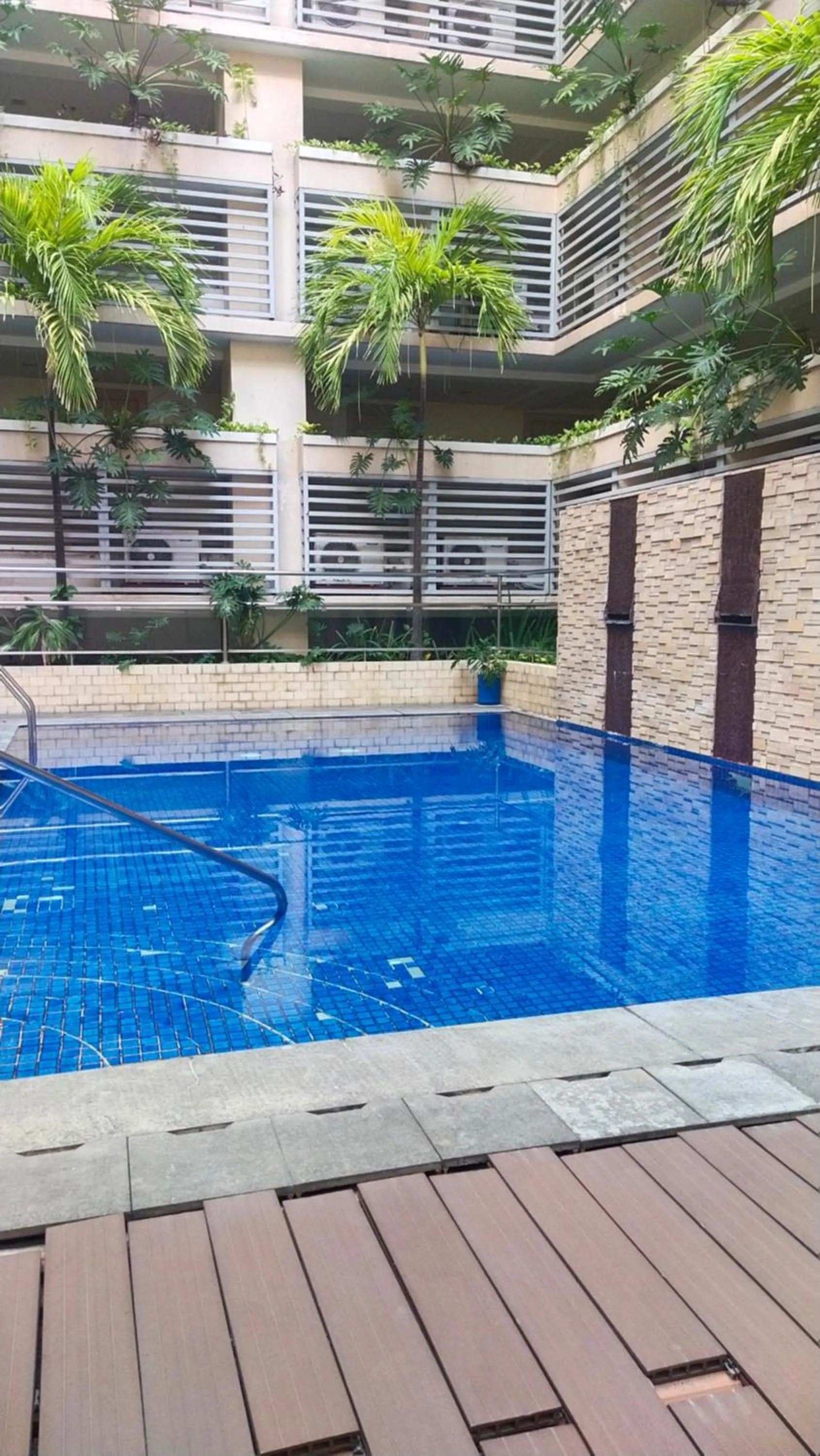 Swimming pool in 150 Newport Boulevard Near NAIA Terminal 3
