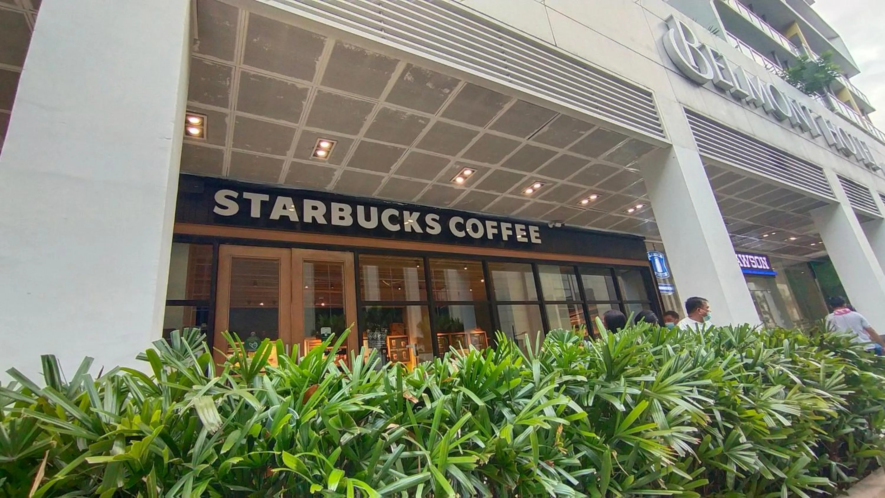 150 Newport Boulevard Near NAIA Terminal 3