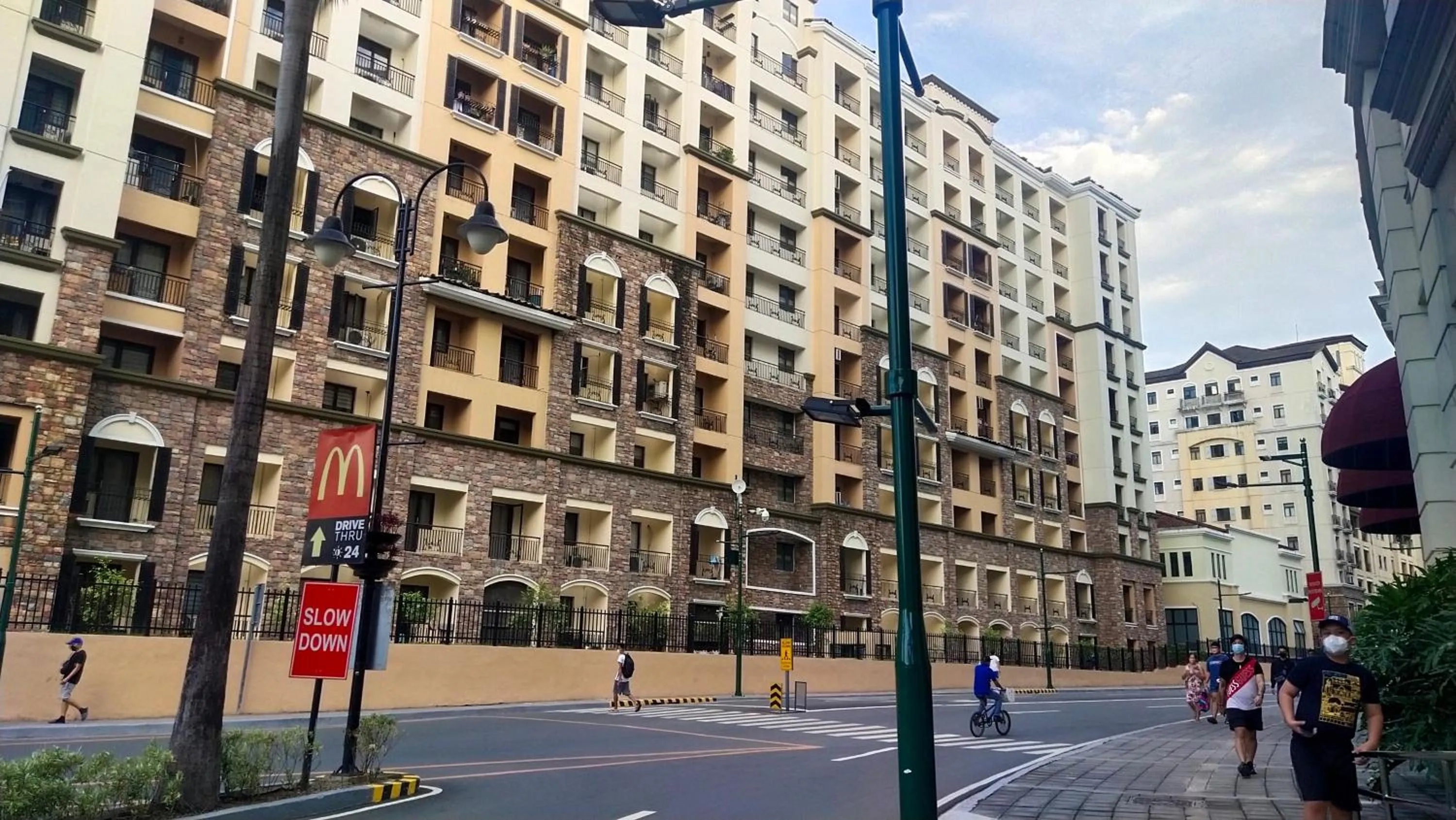 150 Newport Boulevard Near NAIA Terminal 3