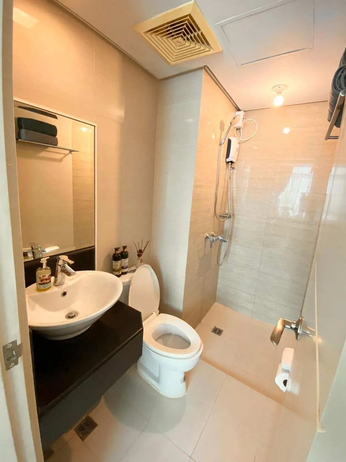 150 Newport Boulevard Near NAIA Terminal 3