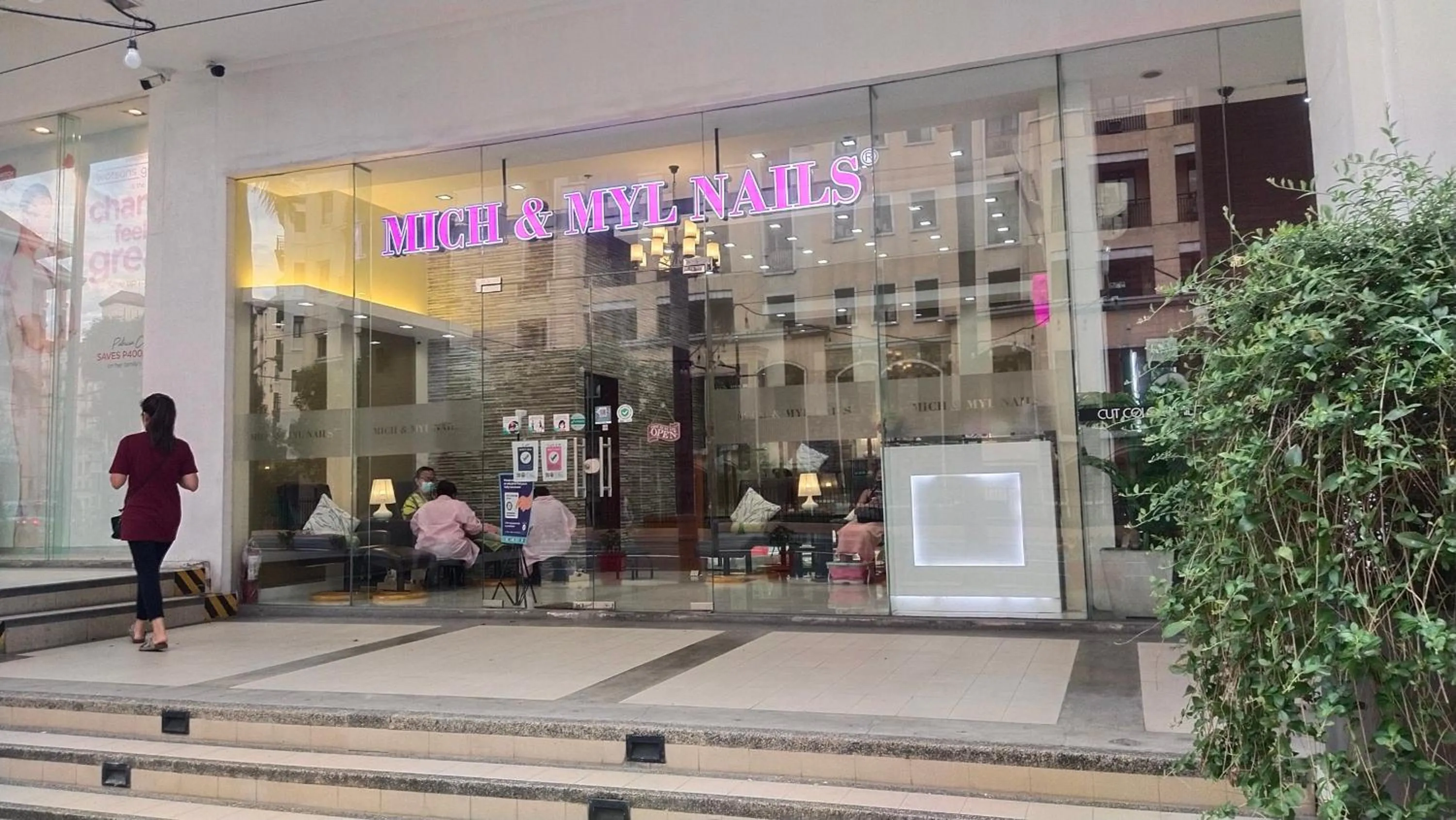 150 Newport Boulevard Near NAIA Terminal 3