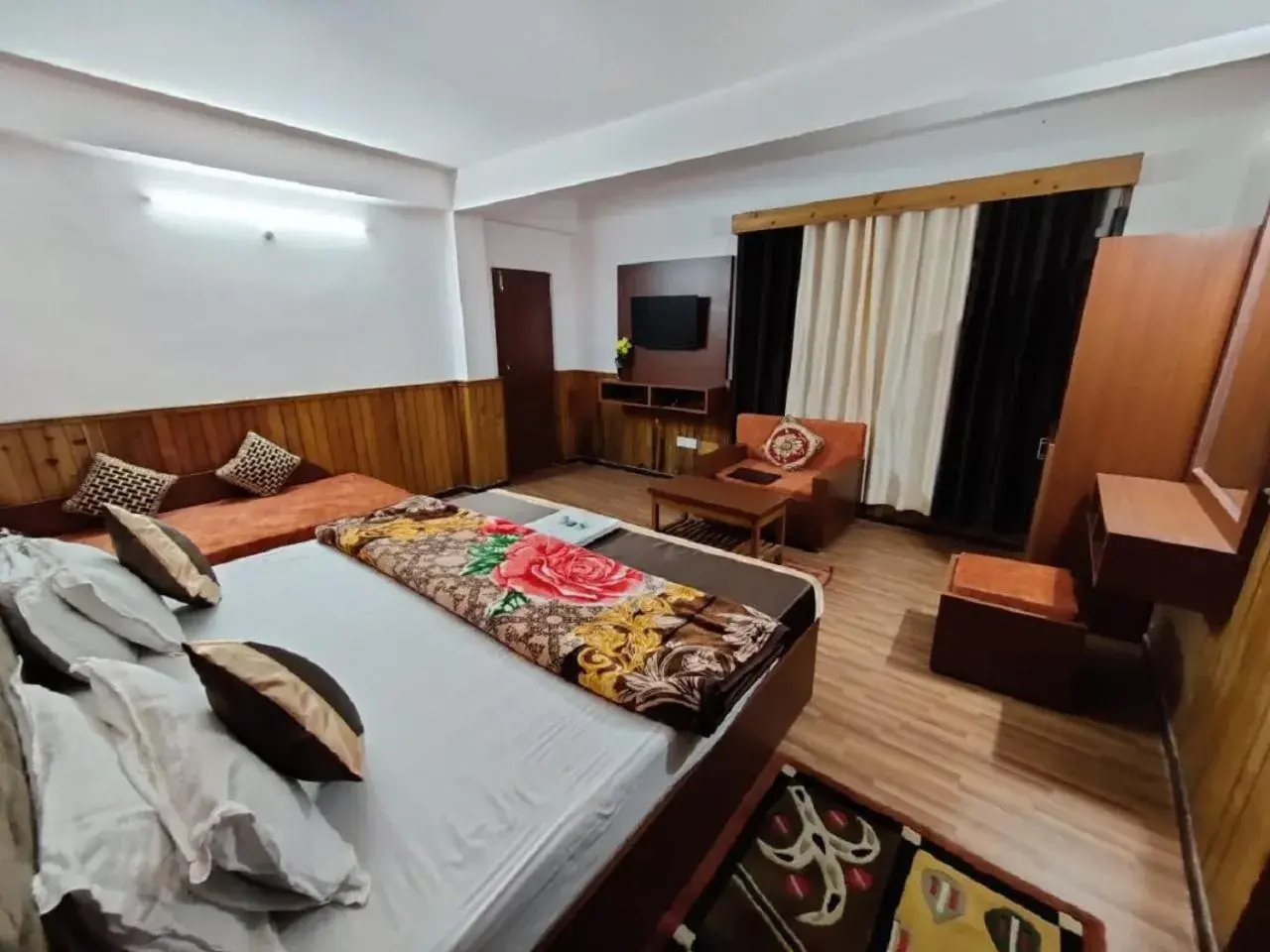 TV and multimedia, Bed in Hotel Norling SK Groups TV and multimedia, Bed in Hotel Norling SK Groups