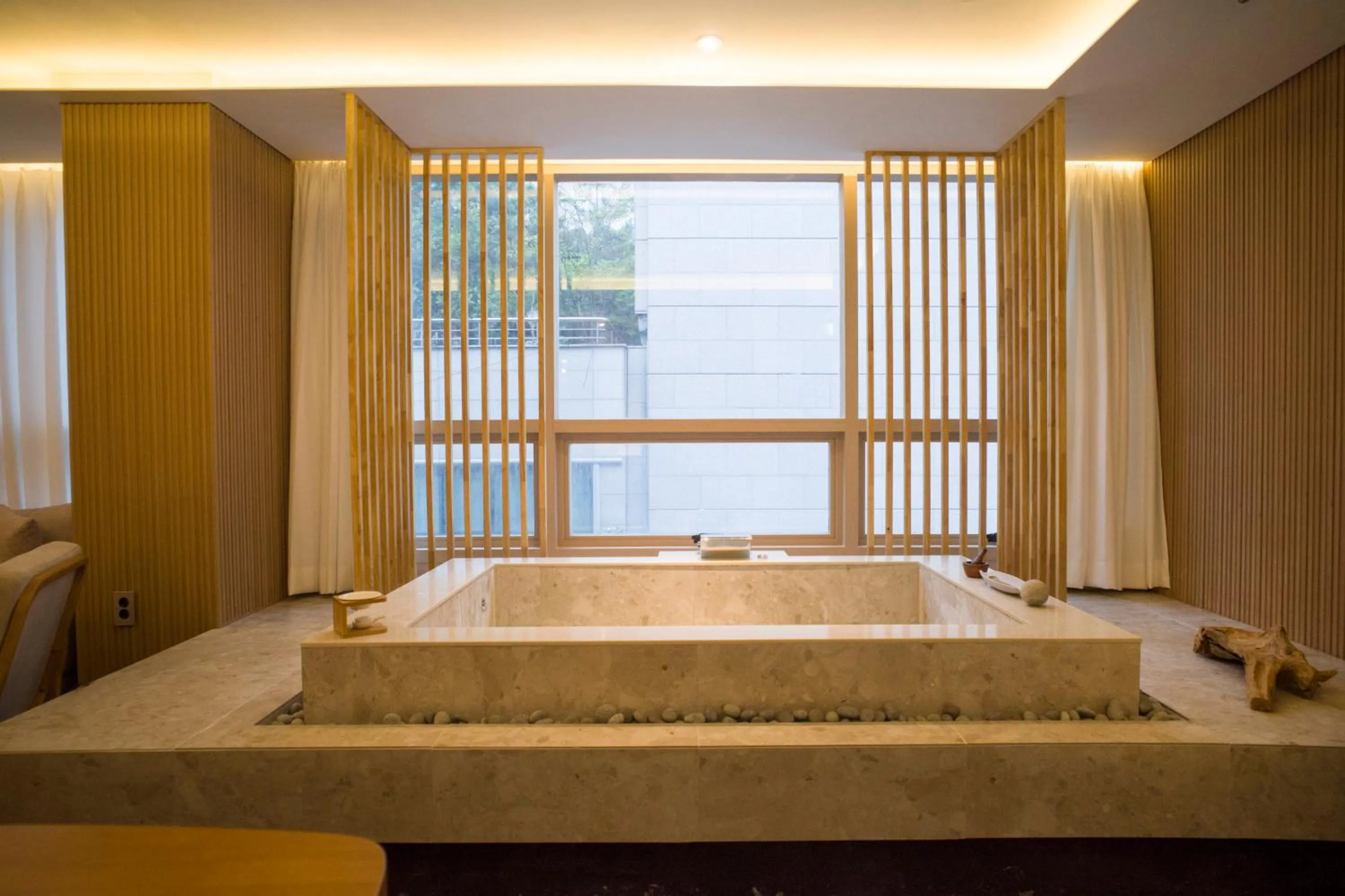 Spa and wellness centre/facilities in UH Suite The Myeongdong