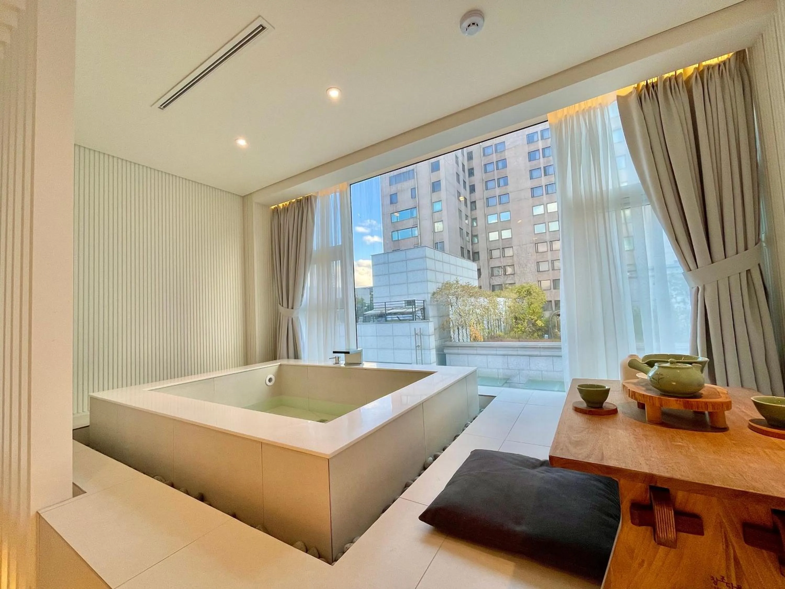 Spa and wellness centre/facilities in UH Suite The Myeongdong