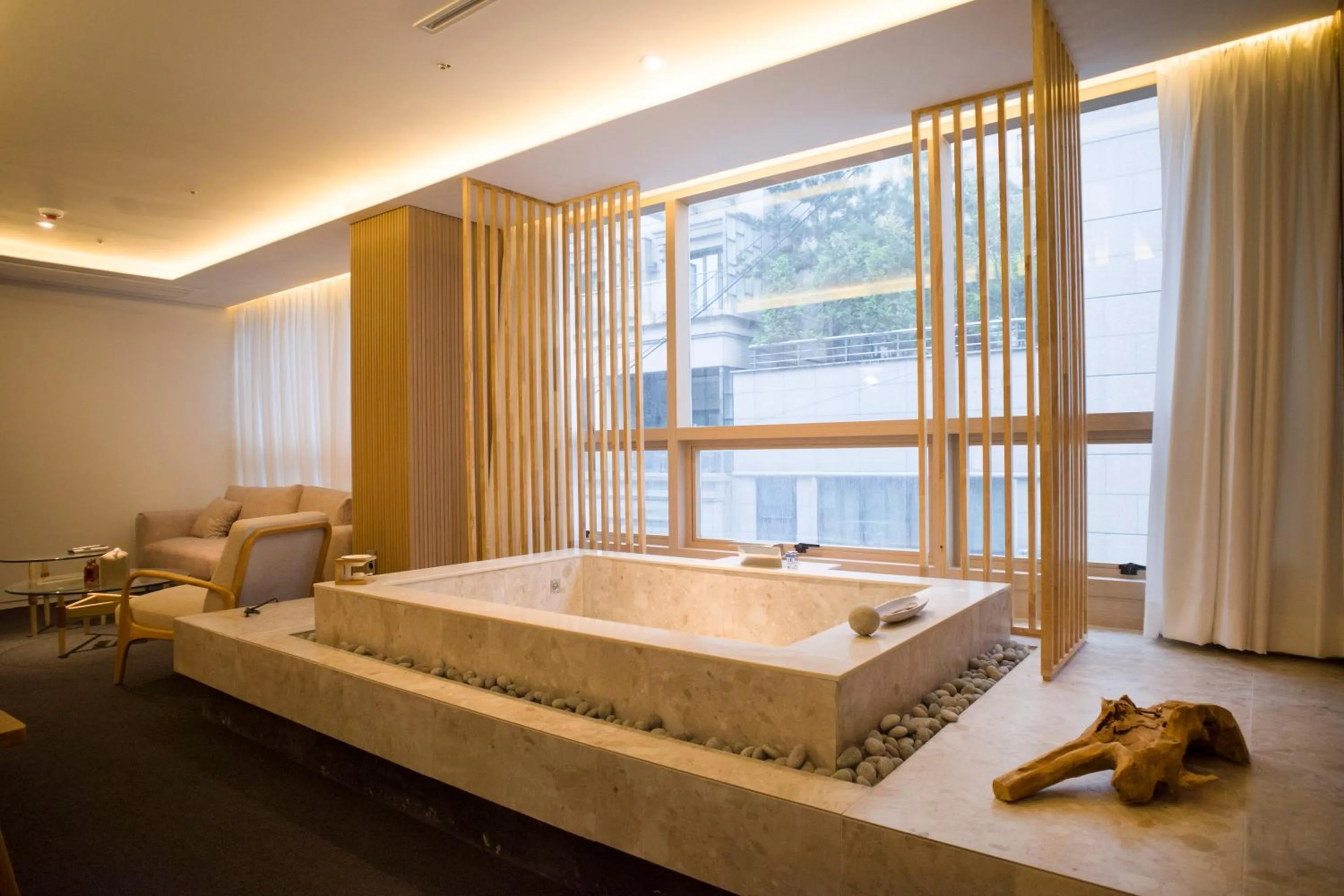 Spa and wellness centre/facilities in UH Suite The Myeongdong