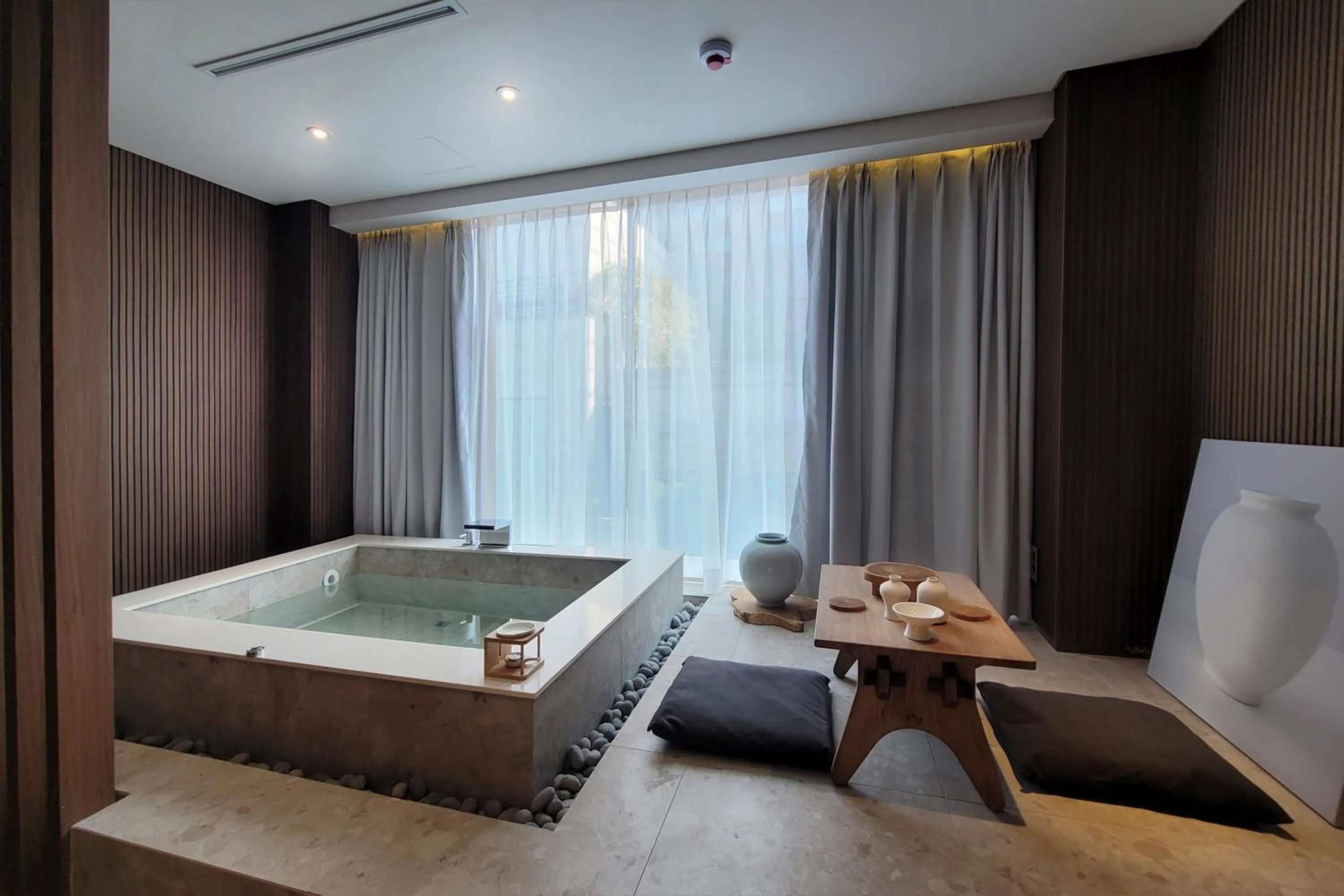Spa and wellness centre/facilities in UH Suite The Myeongdong