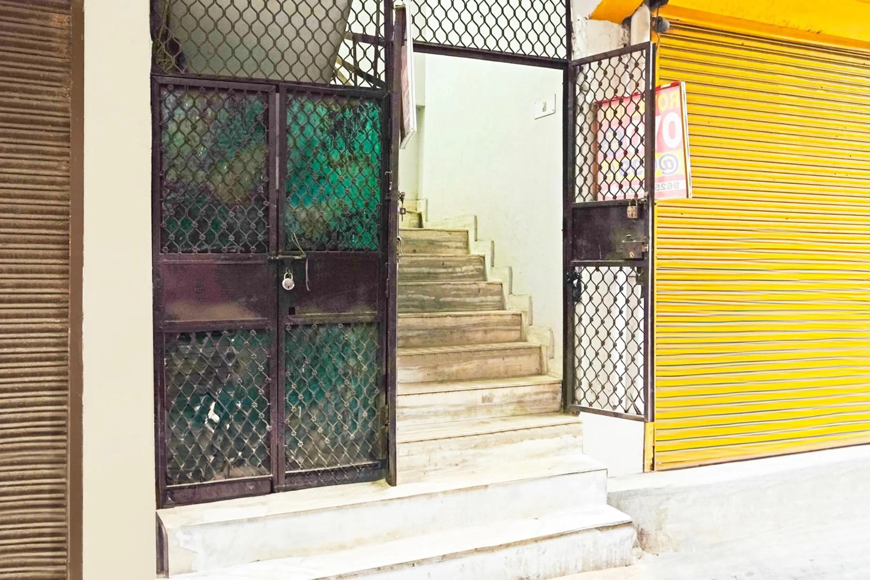 Facade/entrance in Hotel O Royal Inn