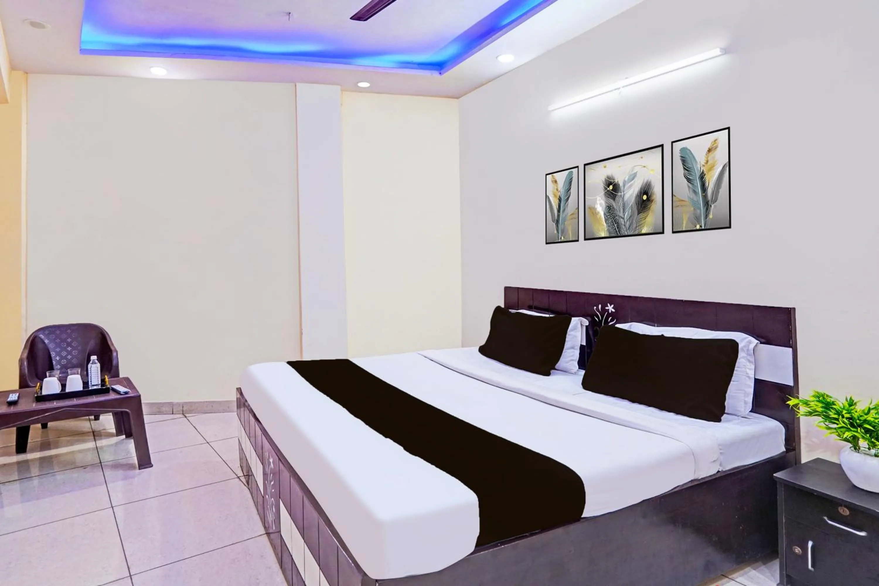 Bedroom, Bed in Hotel O Royal Inn