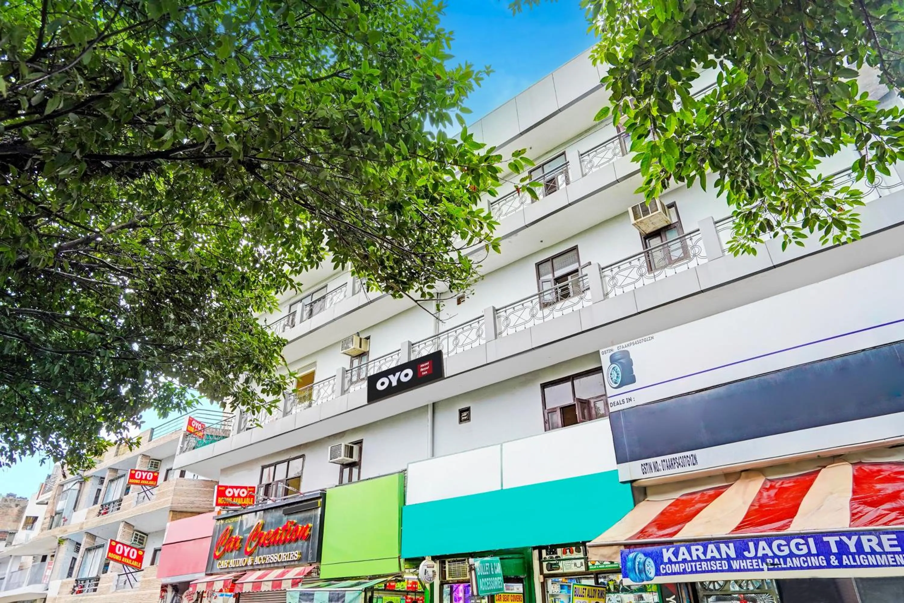Facade/entrance in Hotel O Royal Inn