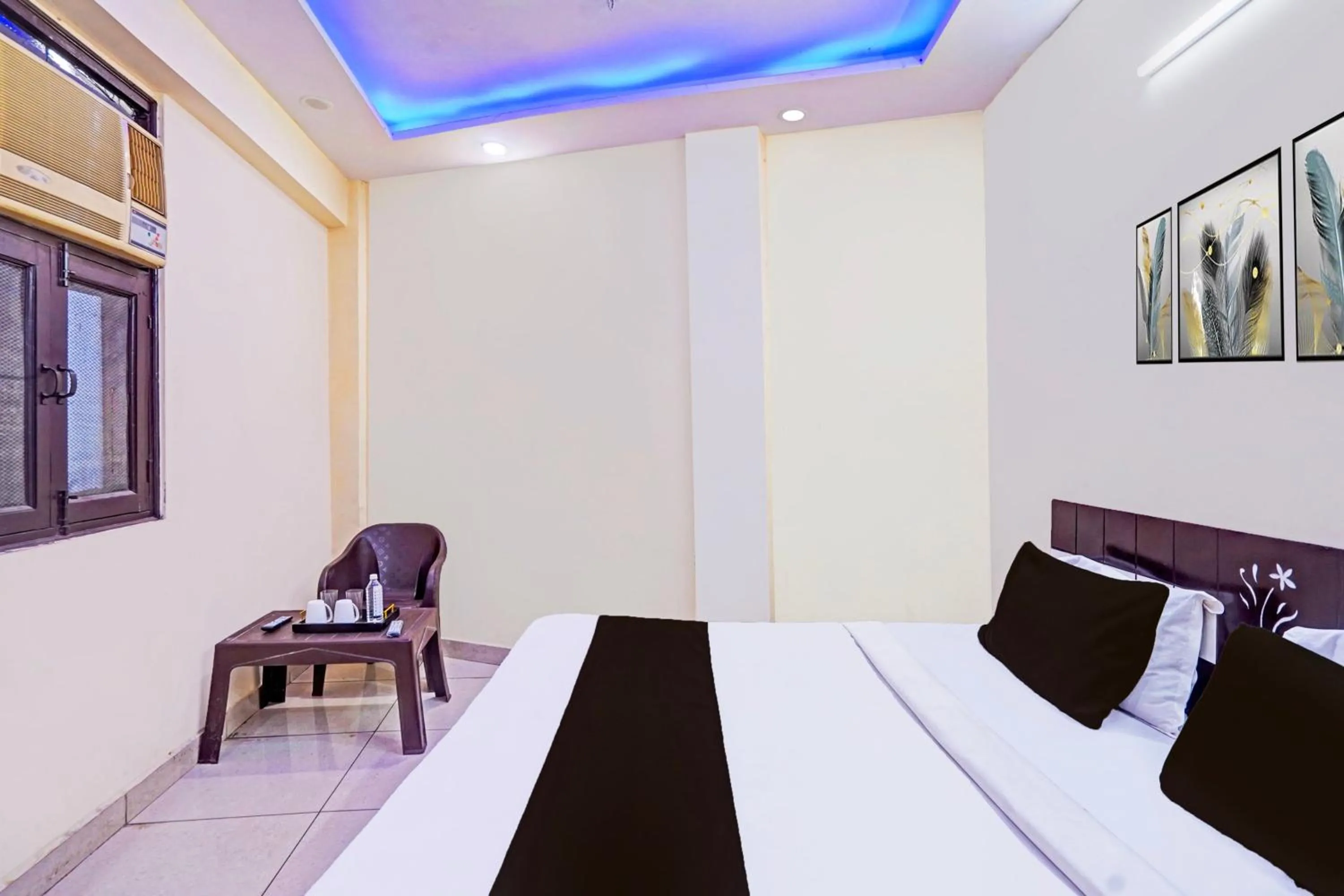 Bedroom, Bed in Hotel O Royal Inn