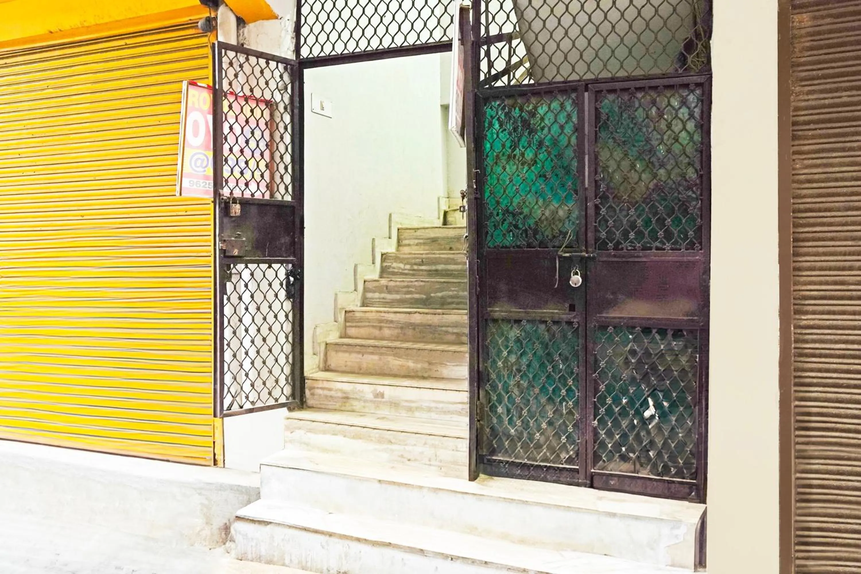 Facade/entrance in Hotel O Royal Inn