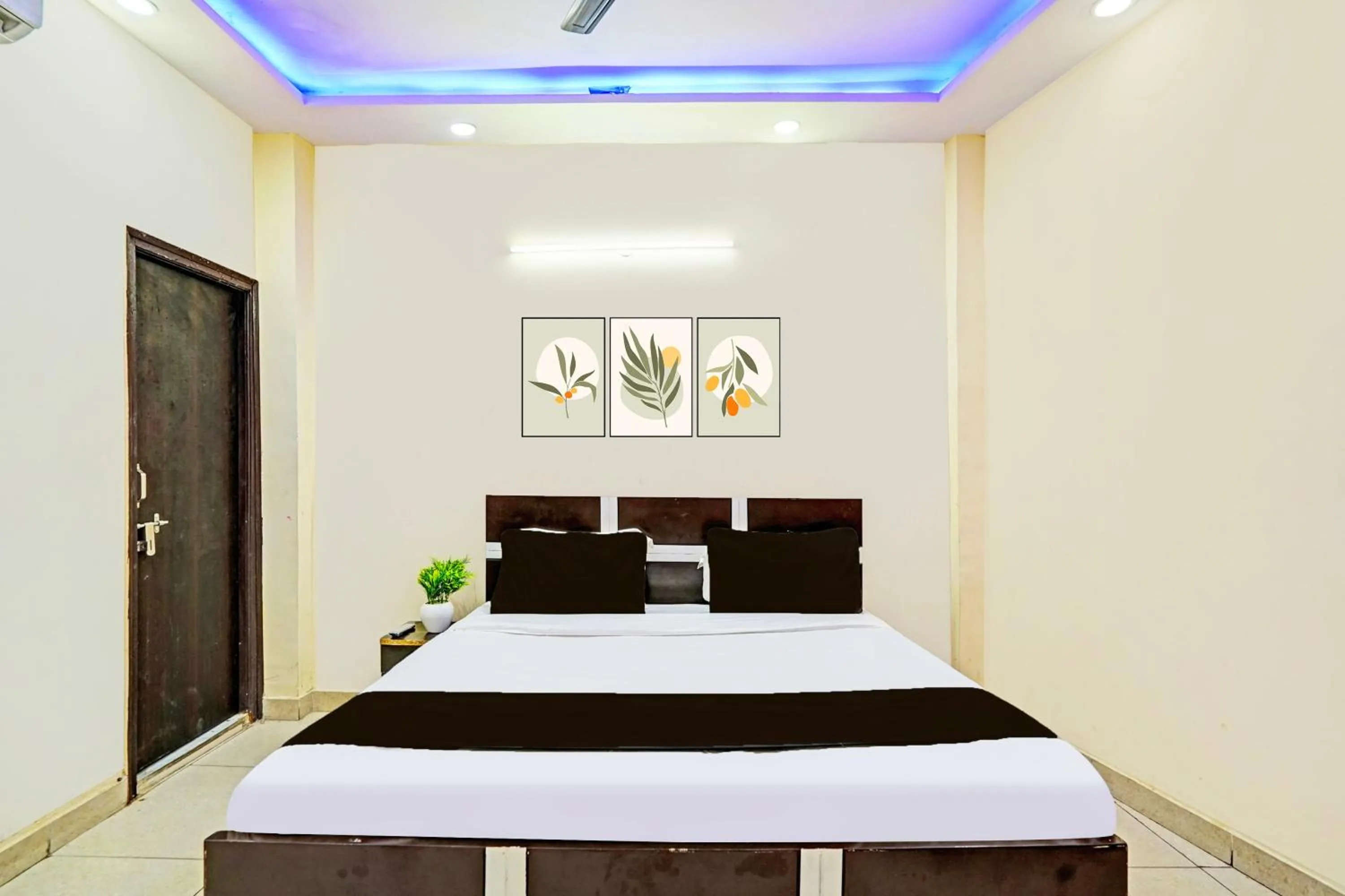 Bedroom, Bed in Hotel O Royal Inn