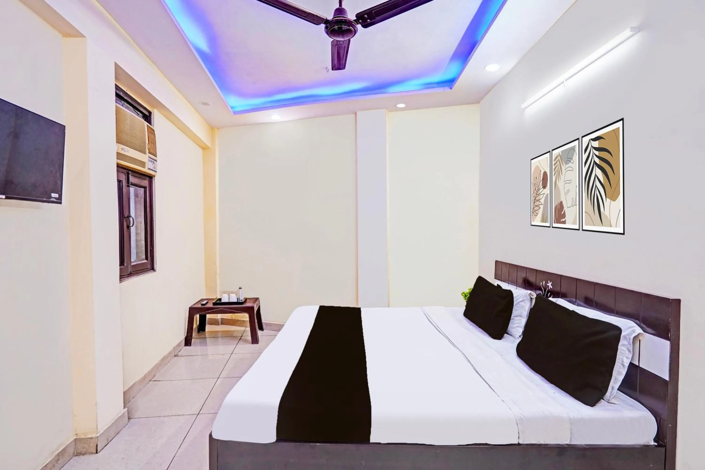 Bedroom, Bed in Hotel O Royal Inn