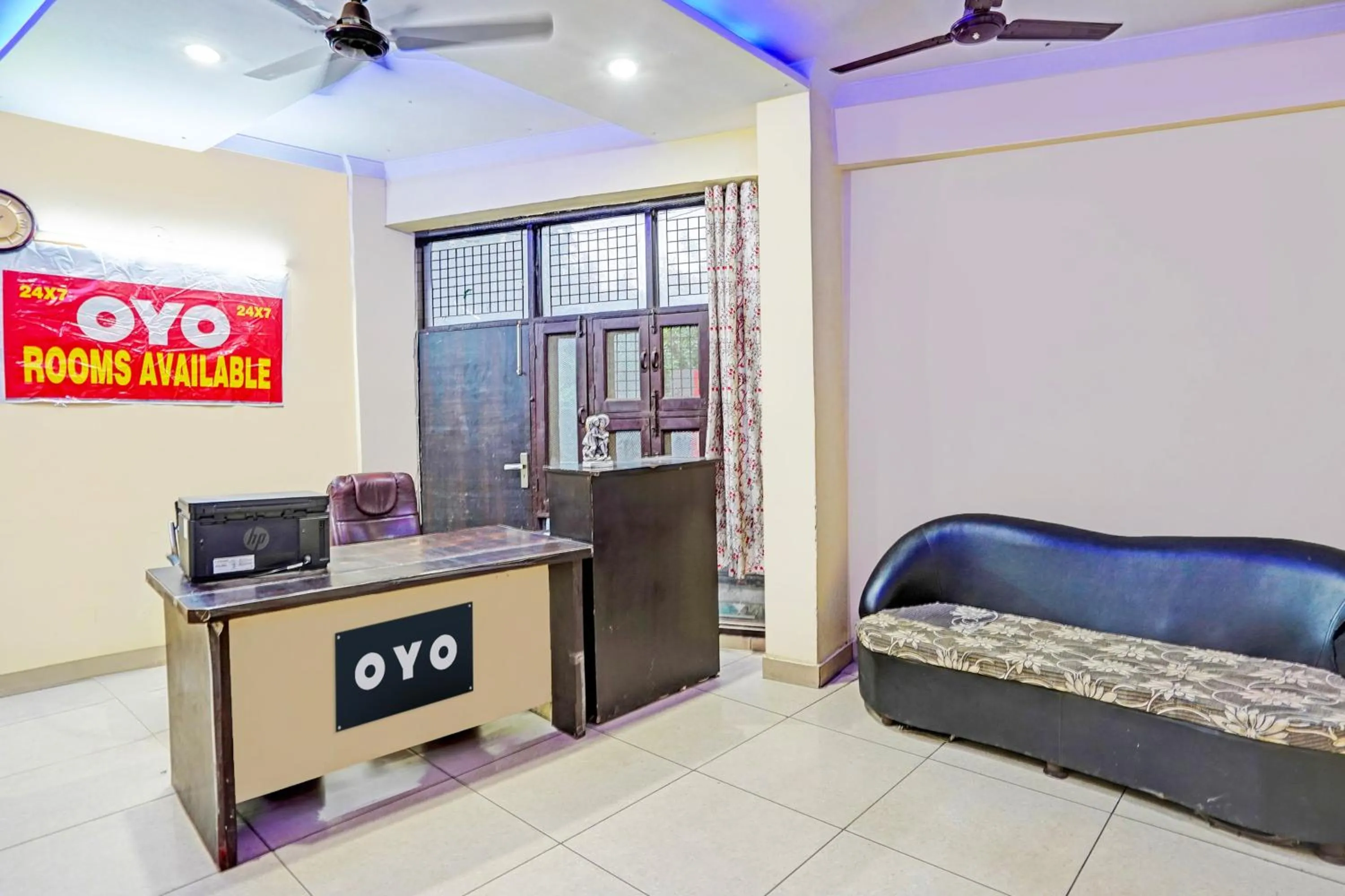 Lobby or reception, Bed in Hotel O Royal Inn