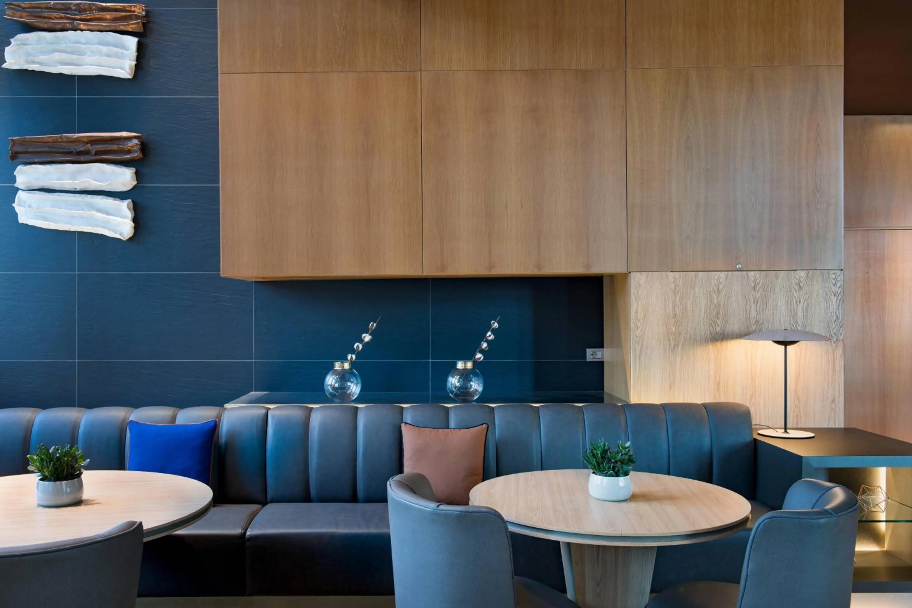 Lounge or bar in AC Hotel Torino by Marriott