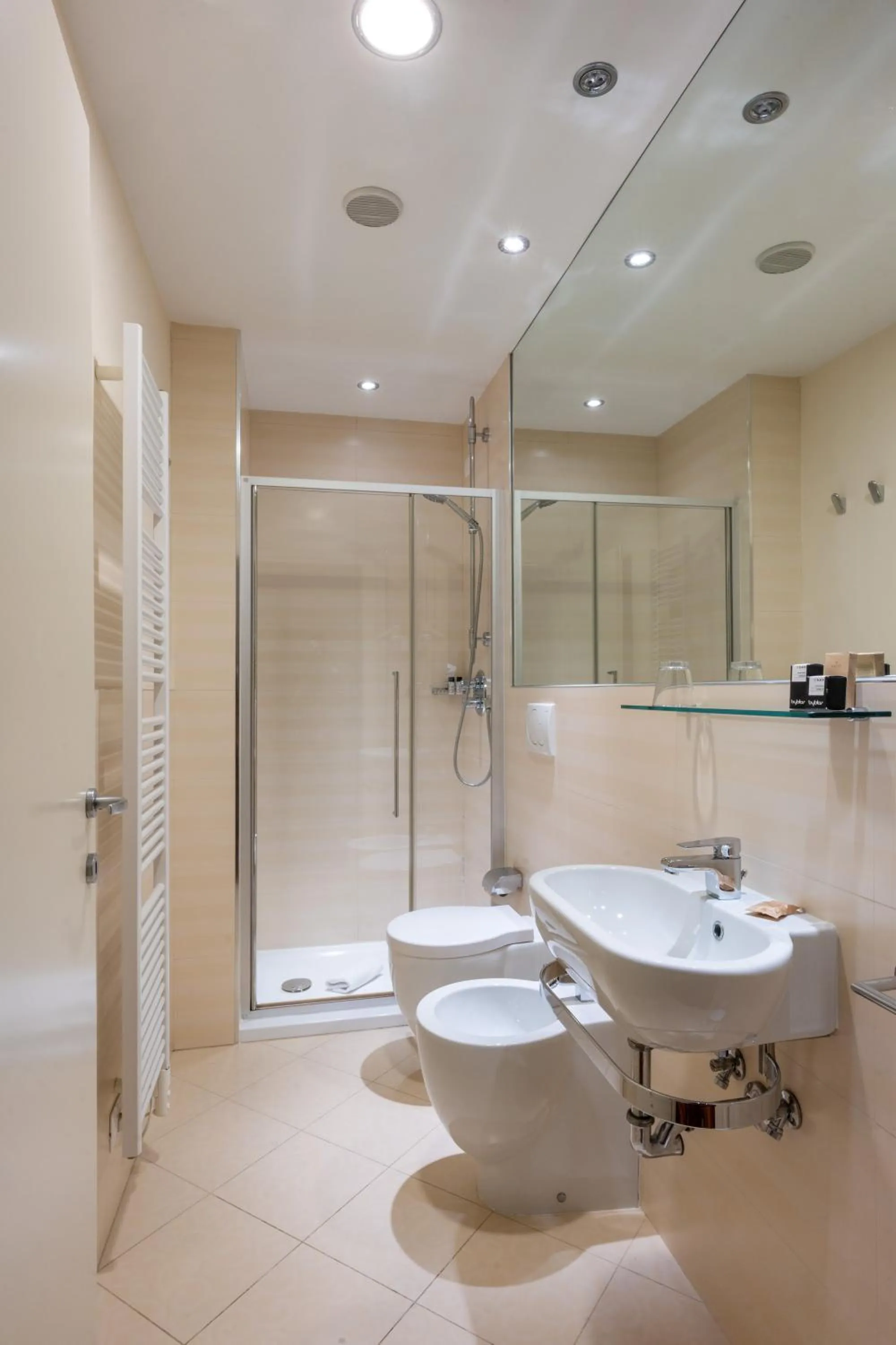 Shower in M House Art Hotel