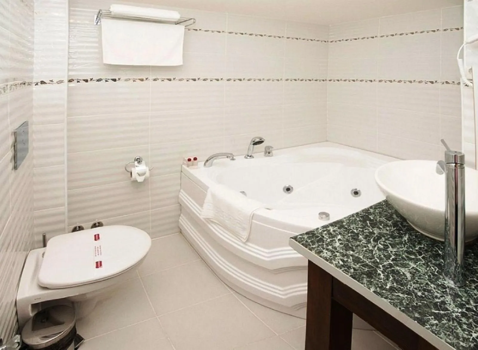 Shower in Fuat Bey Palace Hotel & Spa