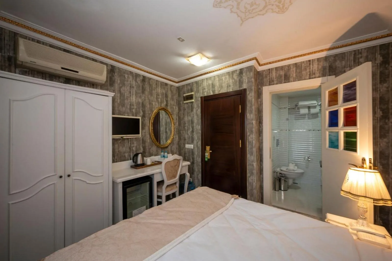 Bathroom, Bed in Fuat Bey Palace Hotel & Spa