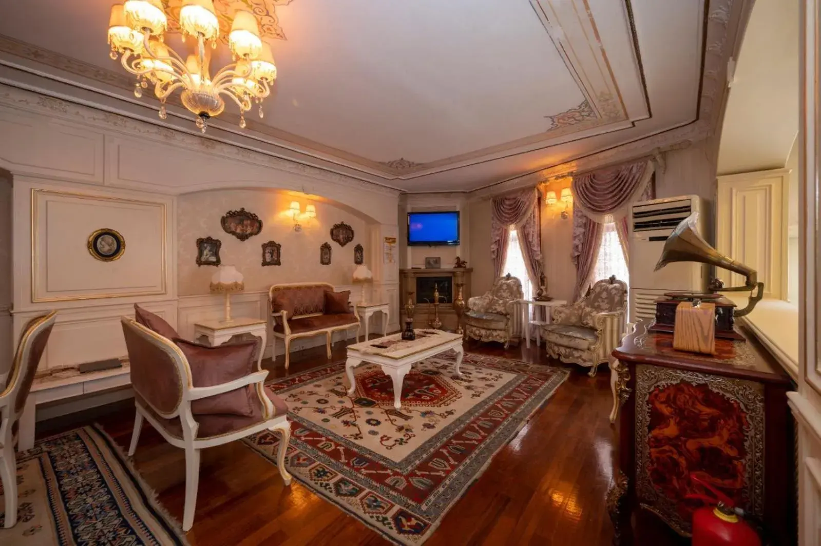 Lobby or reception in Fuat Bey Palace Hotel & Spa Lobby or reception in Fuat Bey Palace Hotel & Spa