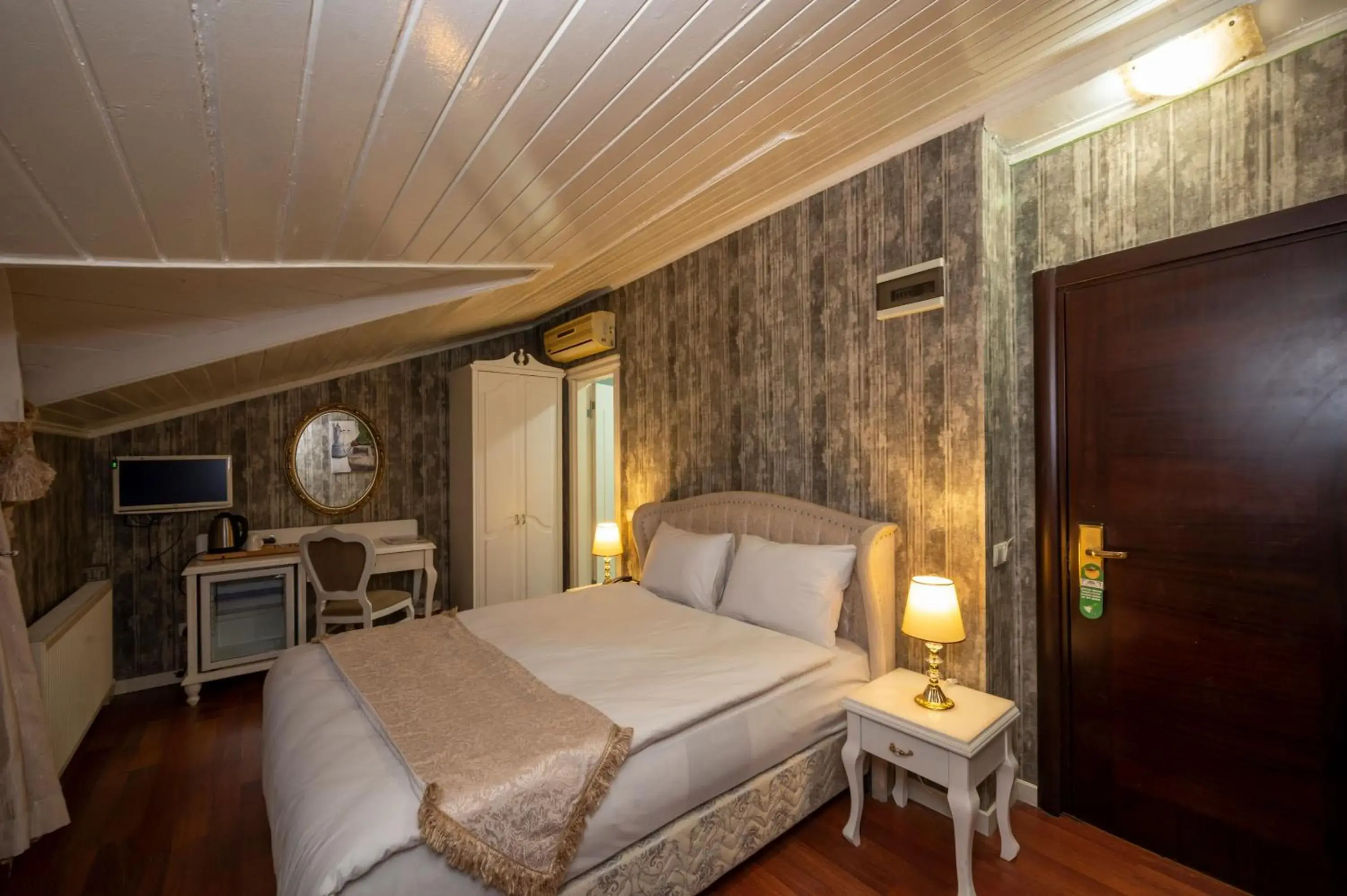 Bed in Fuat Bey Palace Hotel & Spa Bed in Fuat Bey Palace Hotel & Spa