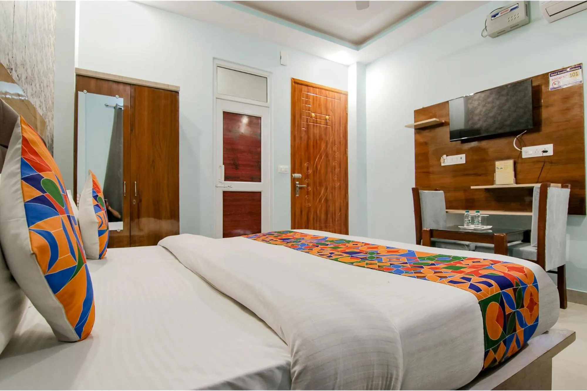 Bed in Hotel Kaanha Residency Inn By Shree Krishna Hospitality