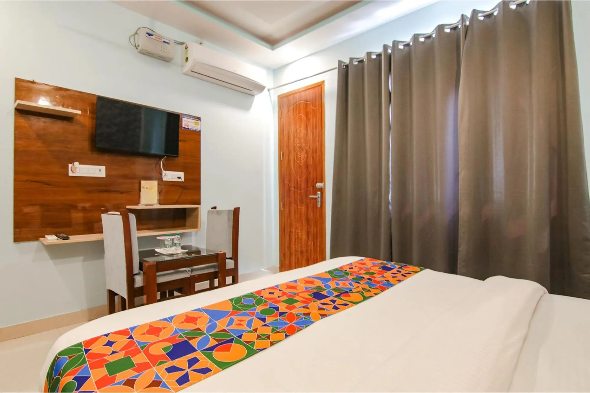Bed in Hotel Kaanha Residency Inn By Shree Krishna Hospitality