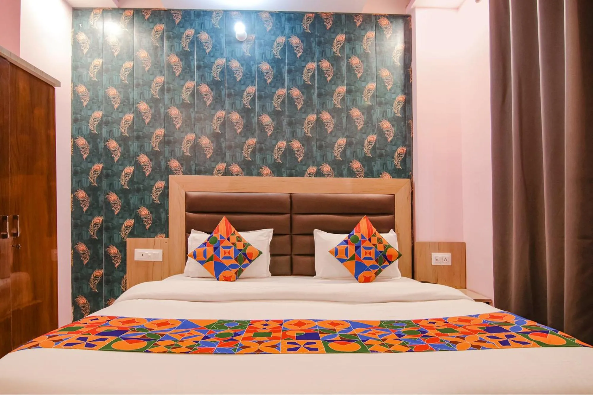 Bed in Hotel Kaanha Residency Inn By Shree Krishna Hospitality