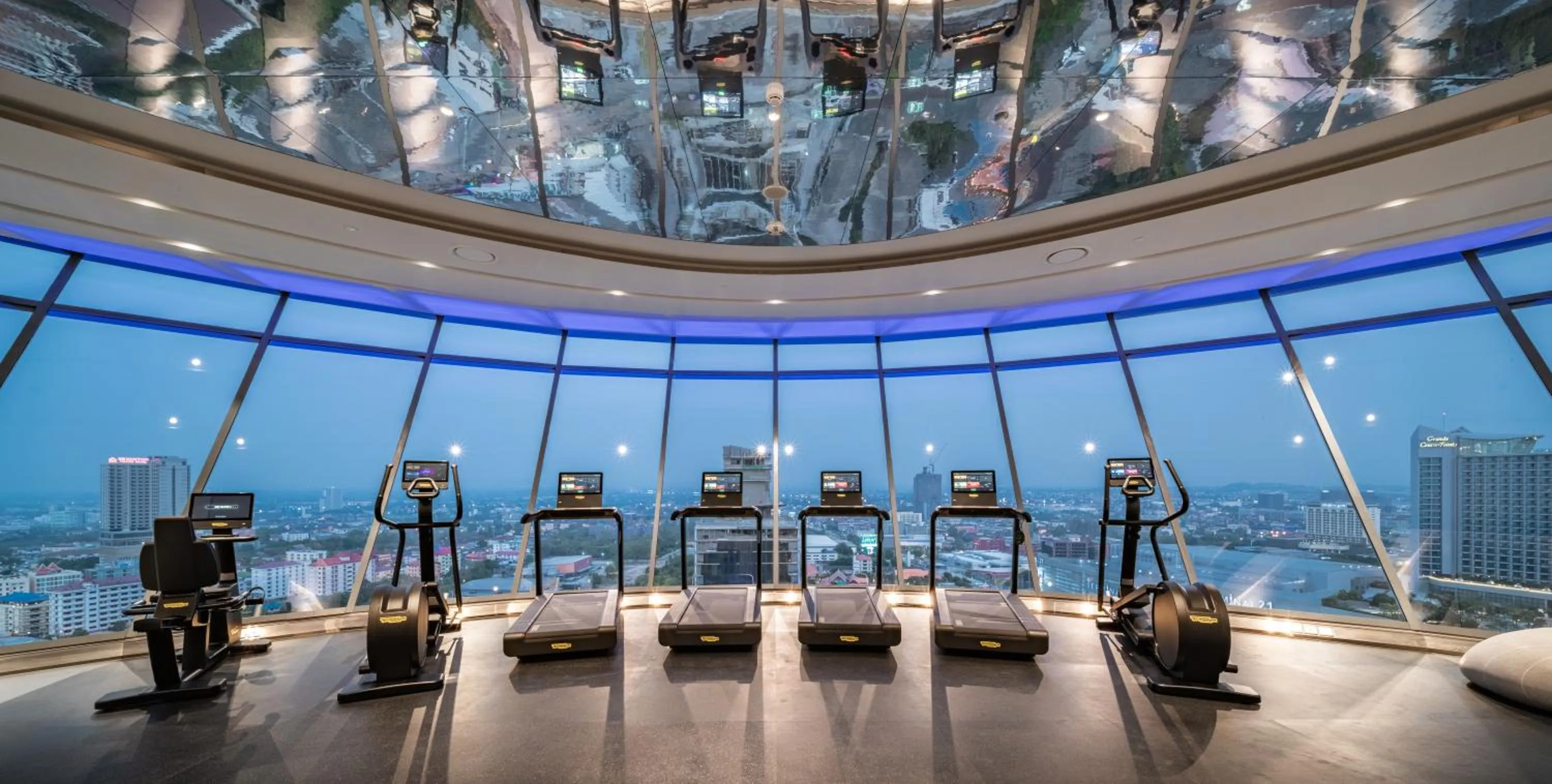 Fitness centre/facilities in Grande Centre Point Space Pattaya