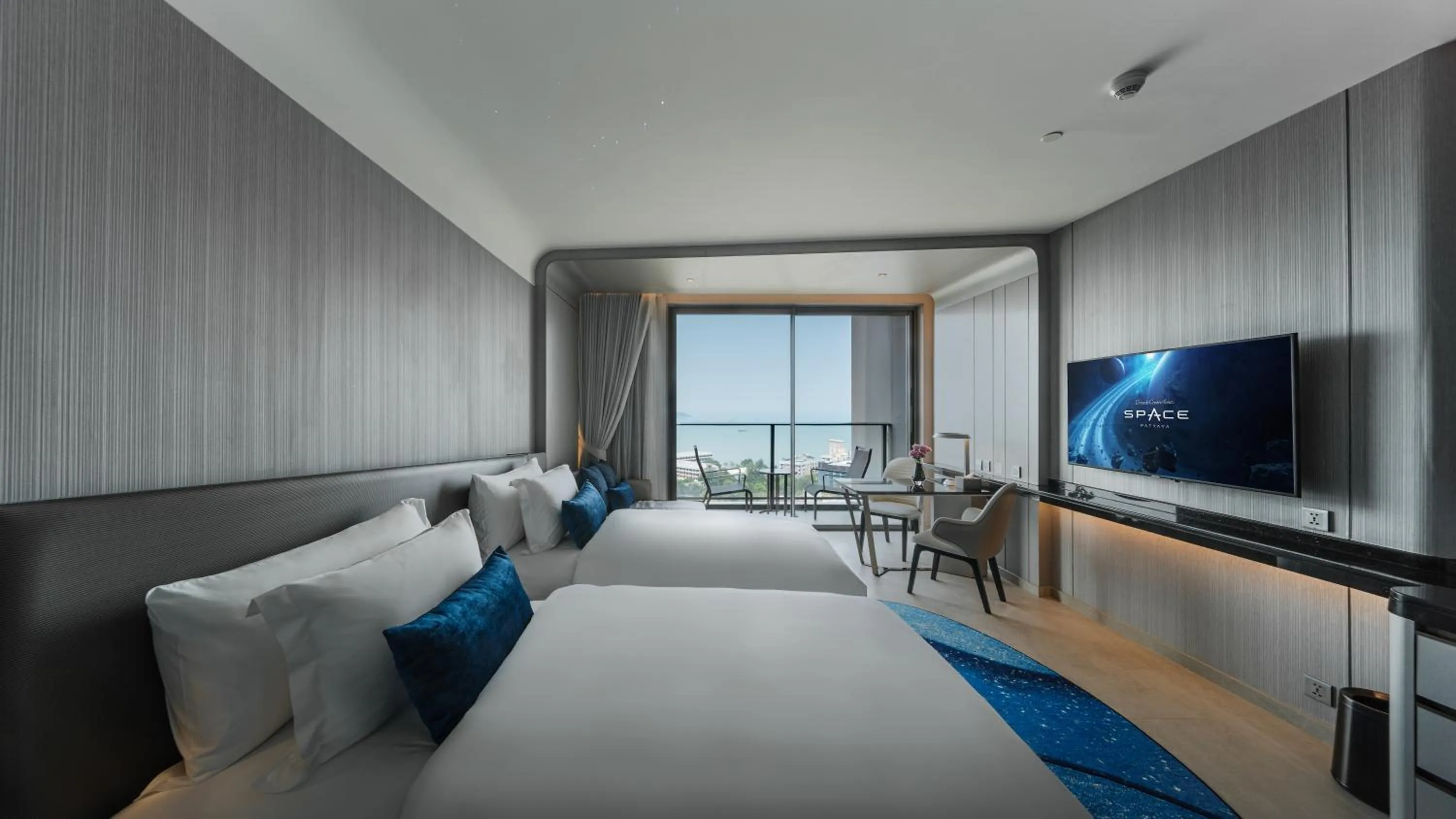 Bedroom, Bed in Grande Centre Point Space Pattaya