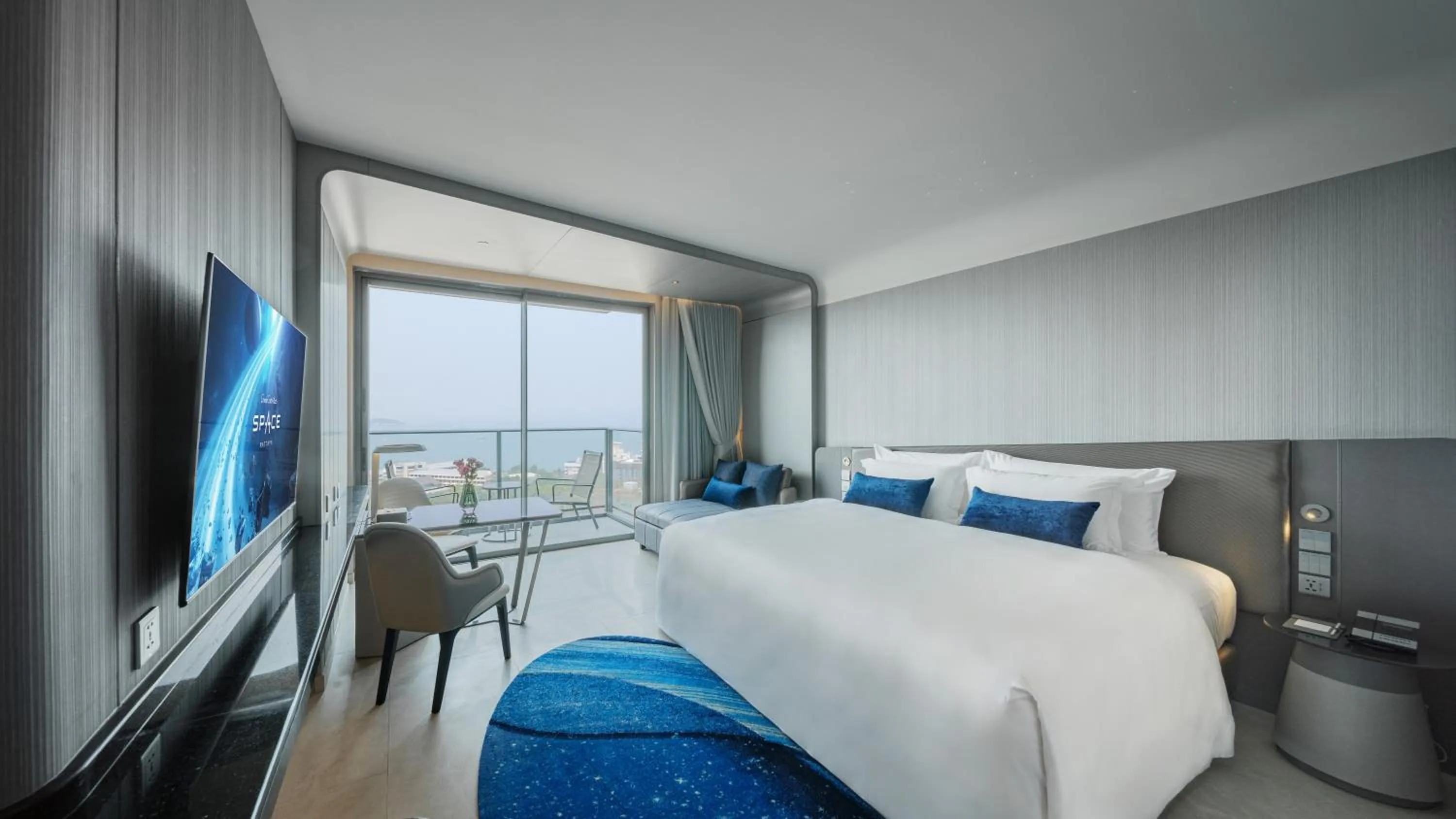 Bedroom, Bed in Grande Centre Point Space Pattaya