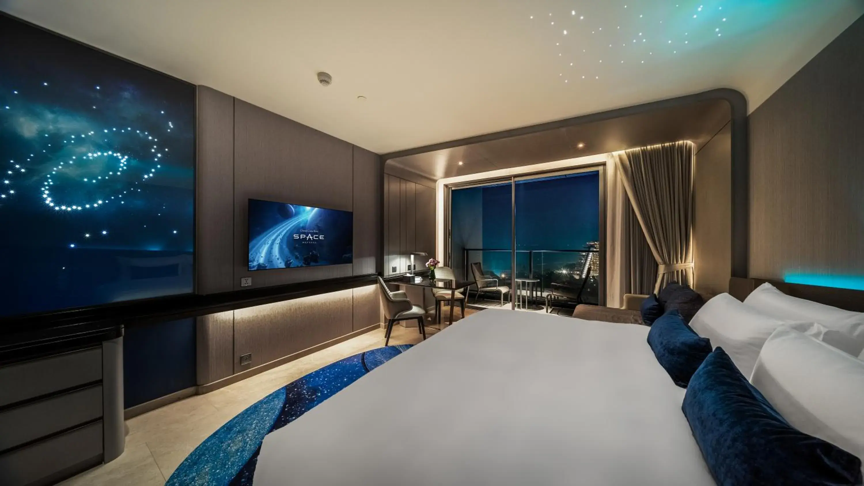 Sea view, Bed in Grande Centre Point Space Pattaya Sea view, Bed in Grande Centre Point Space Pattaya