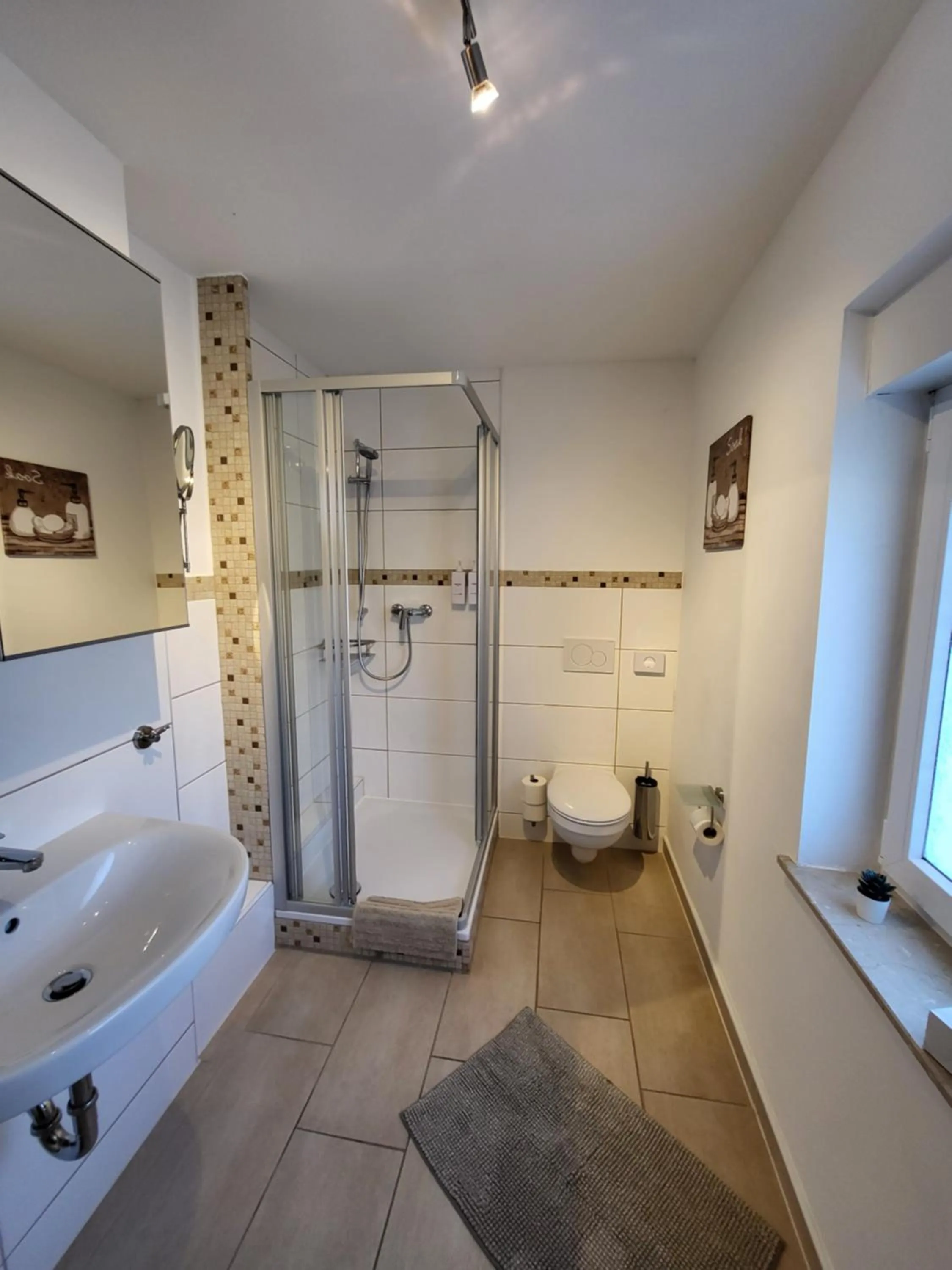 Shower in CJS Apartments - Chill or Drive am Nürburgring, Free Parking, WLan, Spacious Rooms, Quiet Location
