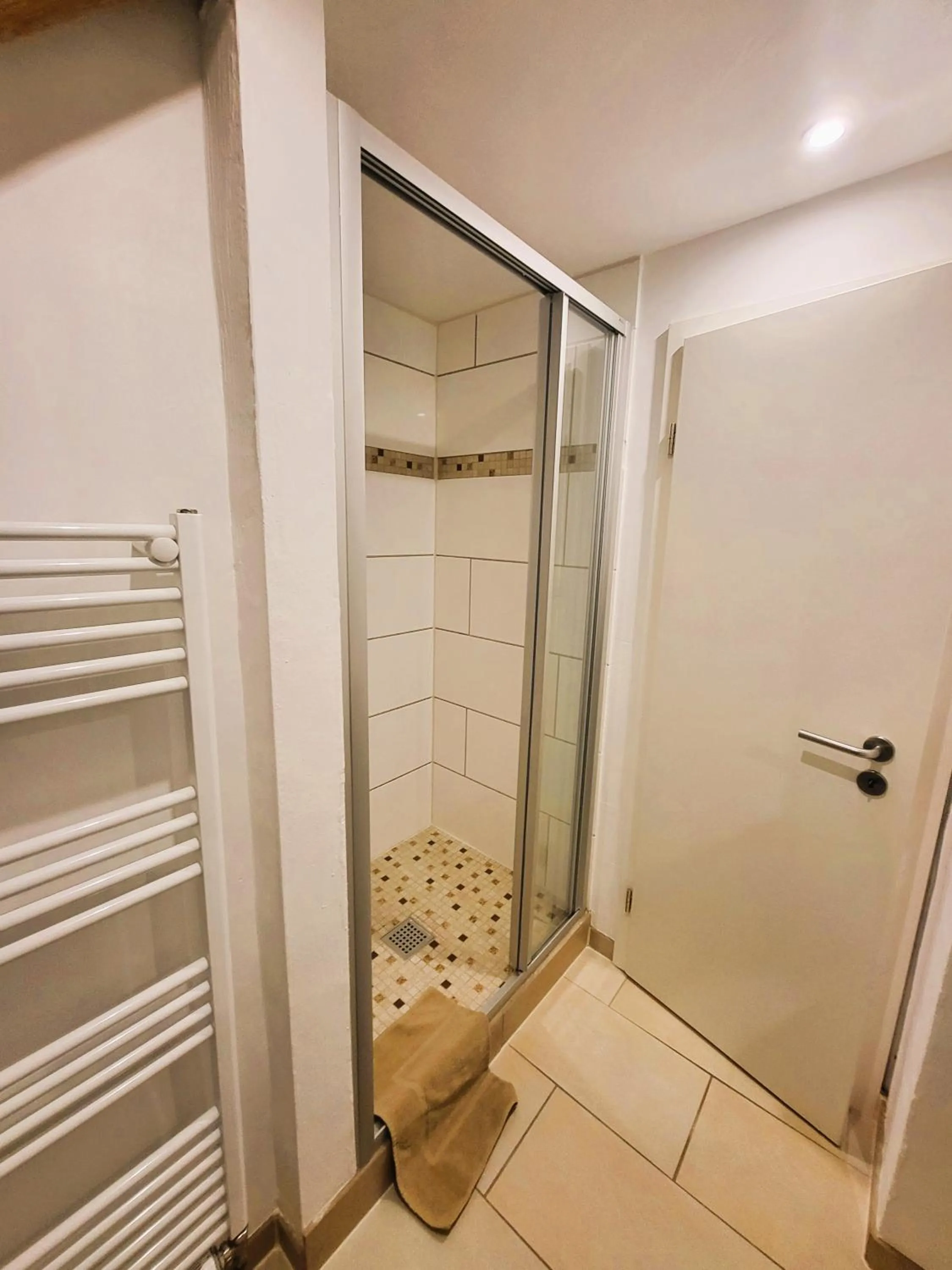 Shower in CJS Apartments - Chill or Drive am Nürburgring, new Box Spring Beds, new furniture, WLan, Spacious Rooms, Quiet Location