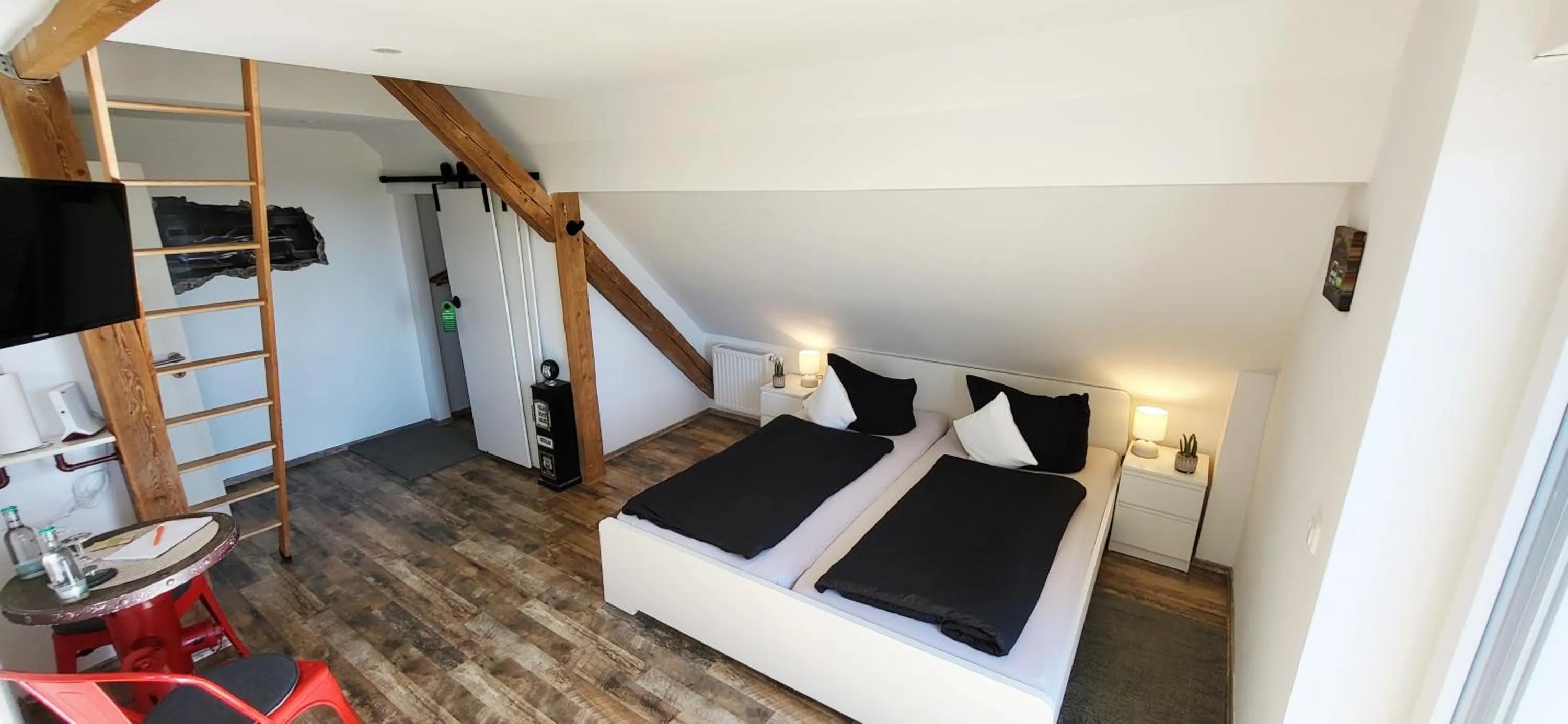Bed in CJS Apartments - Chill or Drive am Nürburgring, Free Parking, WLan, Spacious Rooms, Quiet Location
