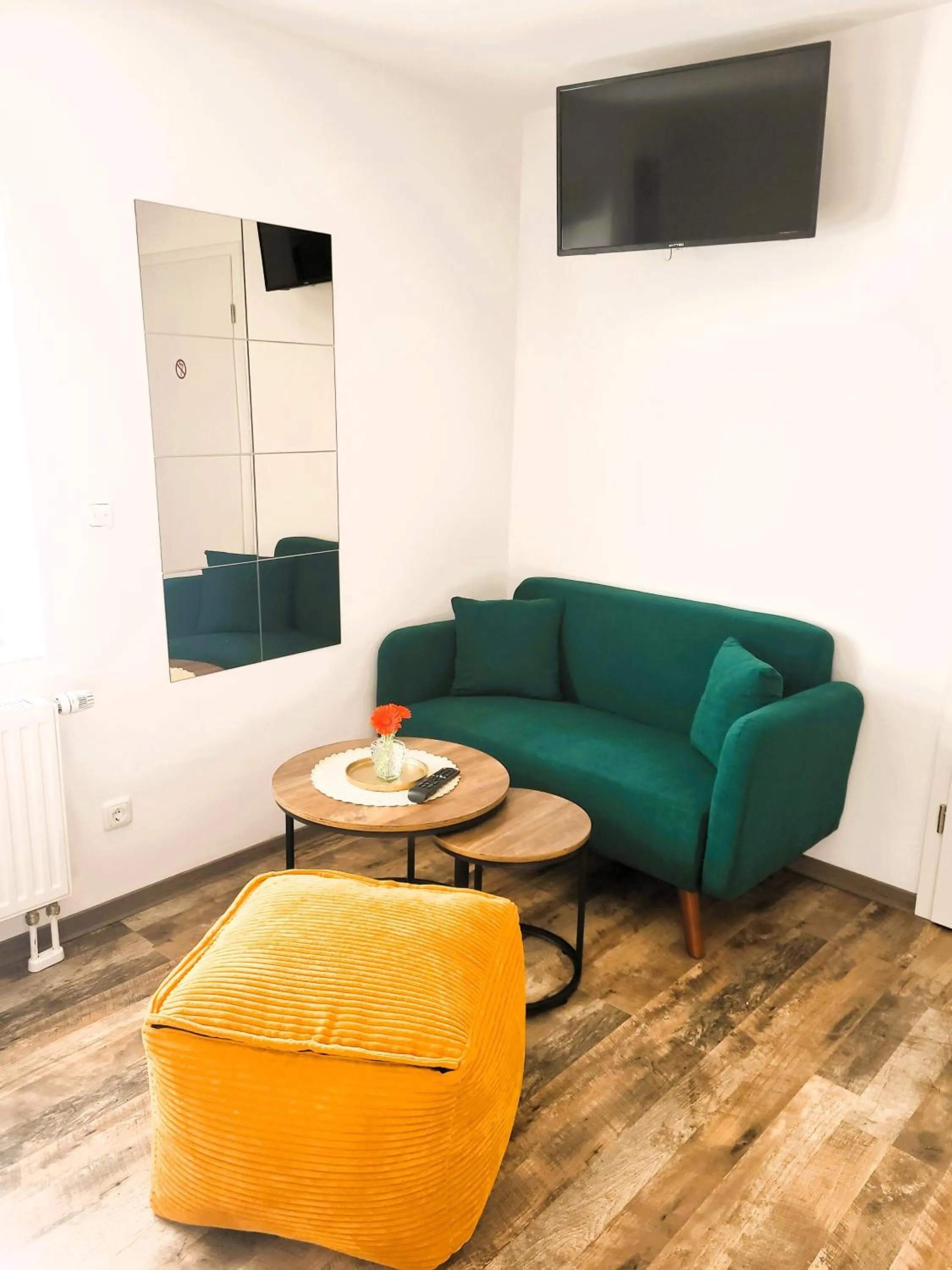 TV and multimedia in CJS Apartments - Chill or Drive am Nürburgring, new Box Spring Beds, new furniture, WLan, Spacious Rooms, Quiet Location