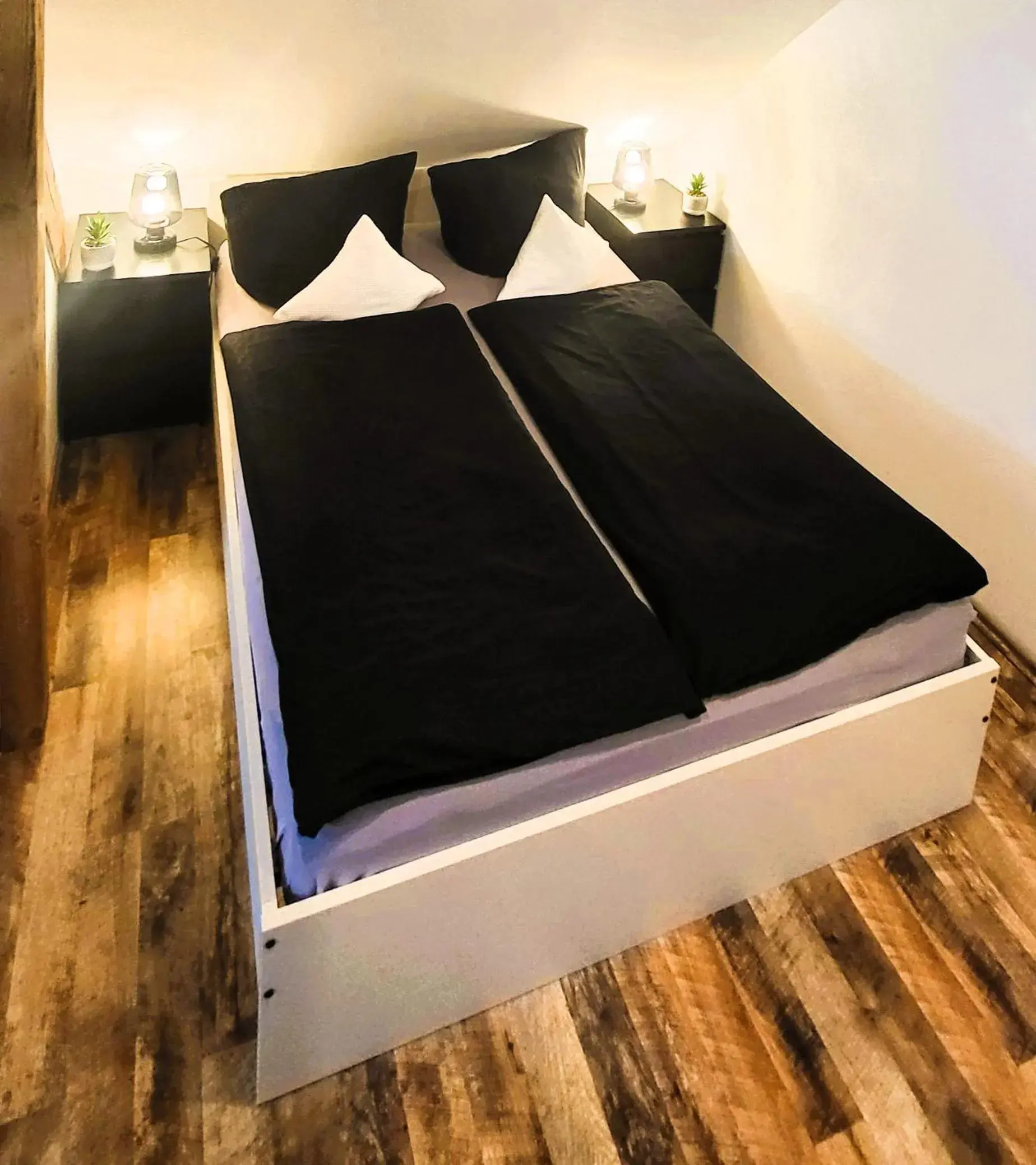 Apartment - single occupancy - Split Level in CJS Apartments - Chill or Drive am Nürburgring, Free Parking, WLan, Spacious Rooms, Quiet Location Apartment - single occupancy - Split Level in CJS Apartments - Chill or Drive am Nürburgring, Free Parking, WLan, Spacious Rooms, Quiet Location