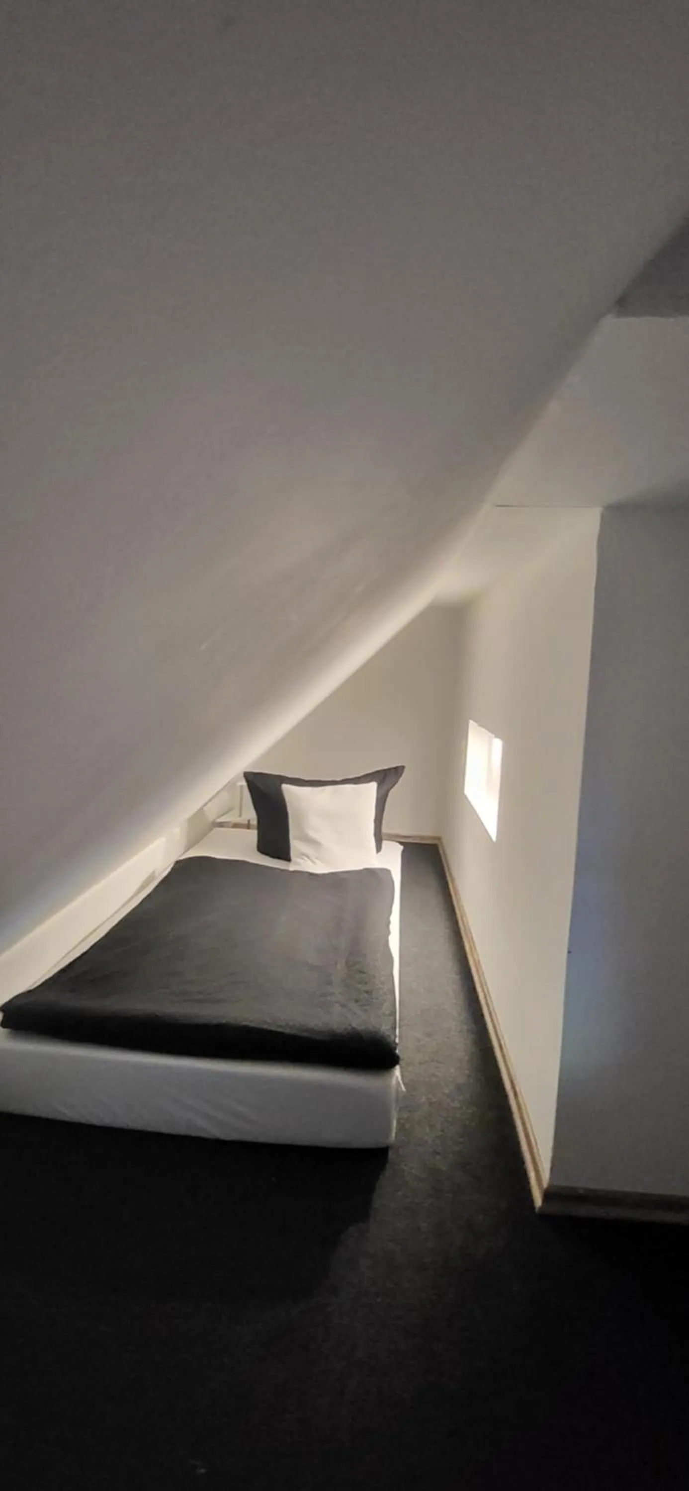 Bed in CJS Apartments - Chill or Drive am Nürburgring, Free Parking, WLan, Spacious Rooms, Quiet Location