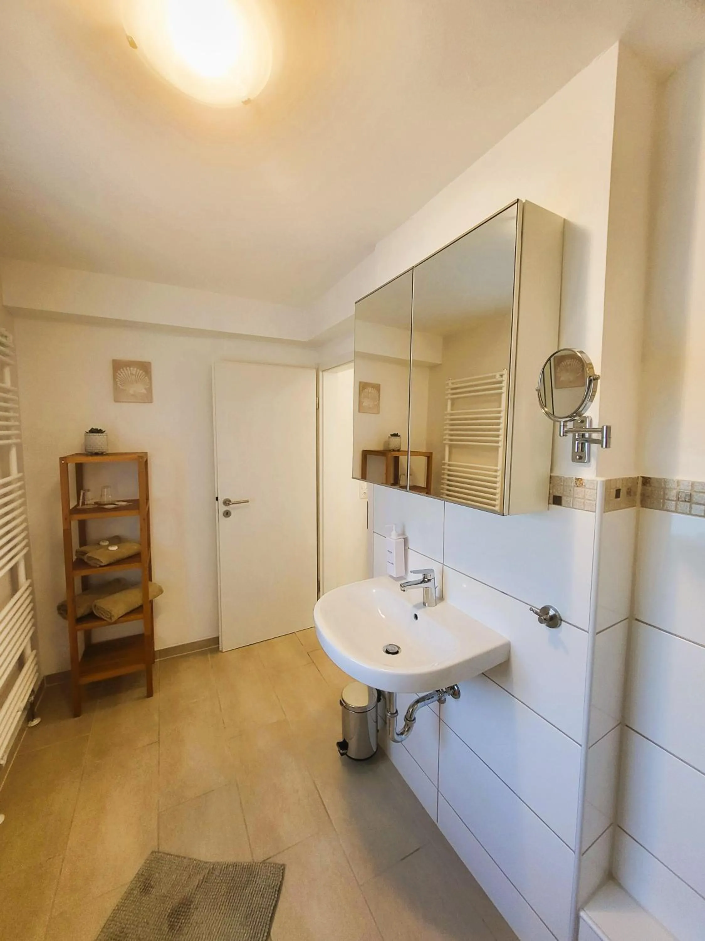 Bathroom in CJS Apartments - Chill or Drive am Nürburgring, new Box Spring Beds, new furniture, WLan, Spacious Rooms, Quiet Location