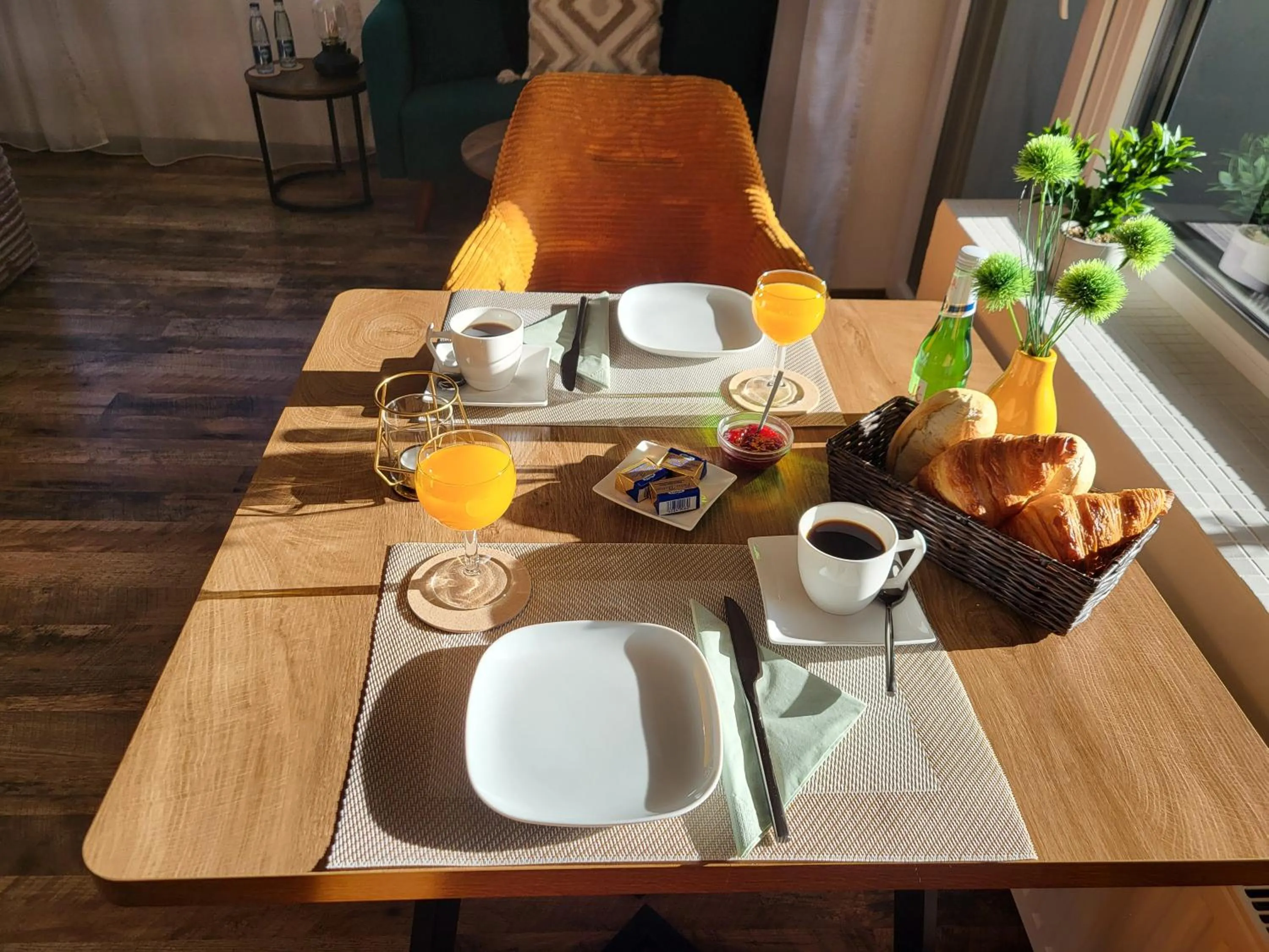 Dining area in CJS Apartments - Chill or Drive am Nürburgring, new Box Spring Beds, new furniture, WLan, Spacious Rooms, Quiet Location