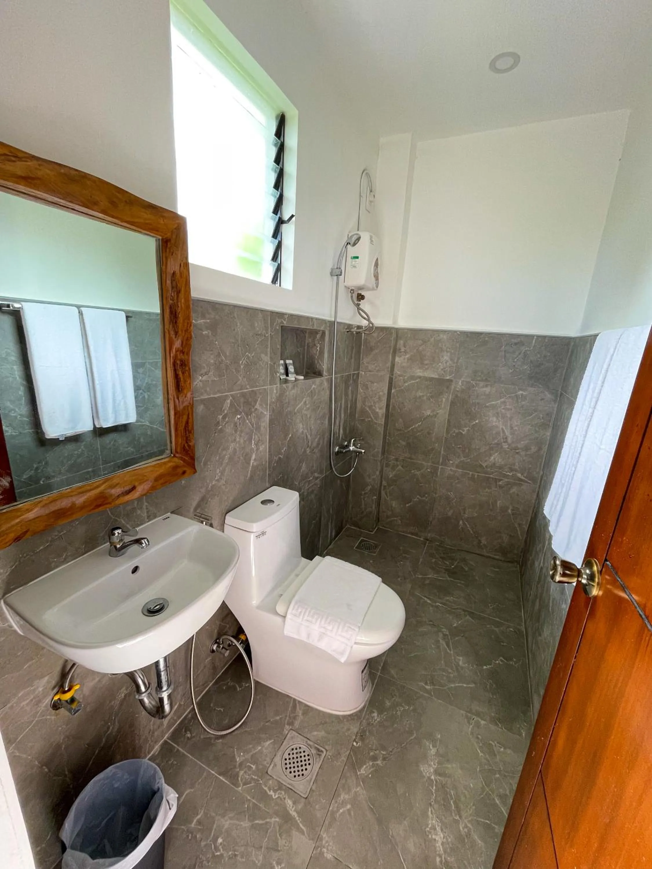 Red Picnic Hostel Panglao