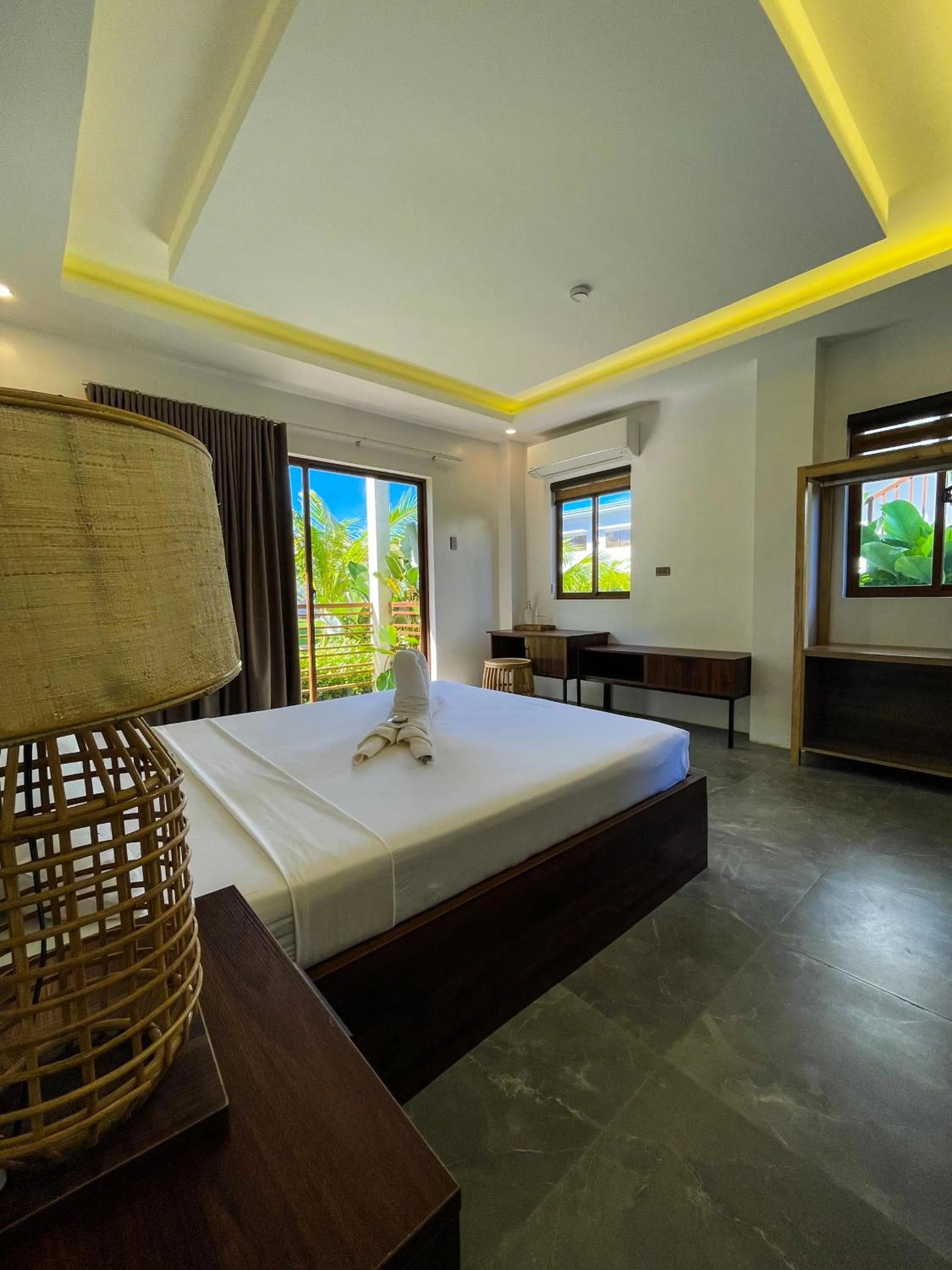 Bed in Red Picnic Hostel Panglao