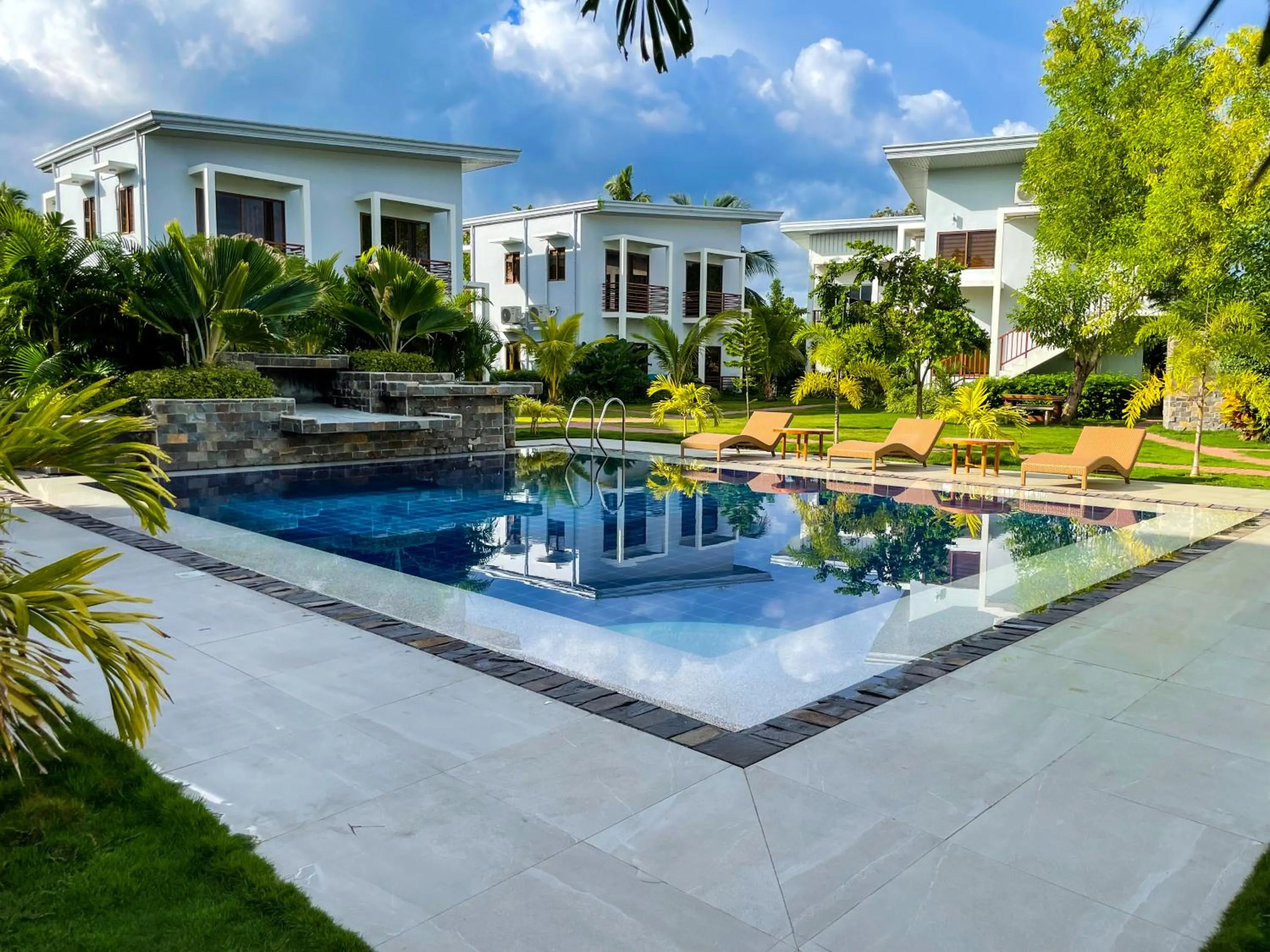 Swimming pool in Red Picnic Hostel Panglao