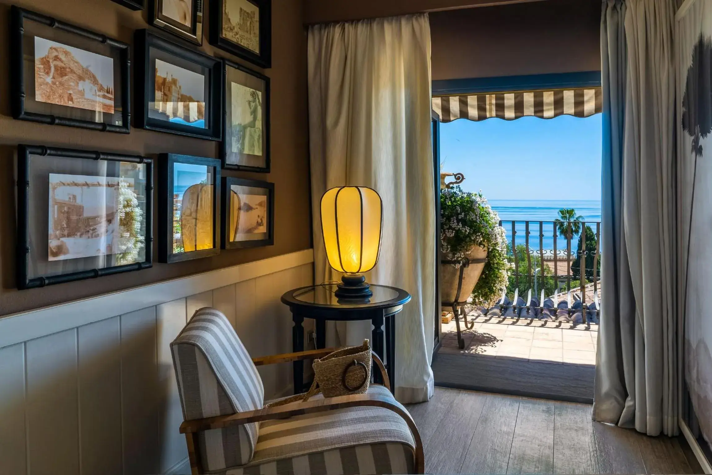 Deluxe Suite with Sea View in Hotel Villa Carlotta Deluxe Suite with Sea View in Hotel Villa Carlotta