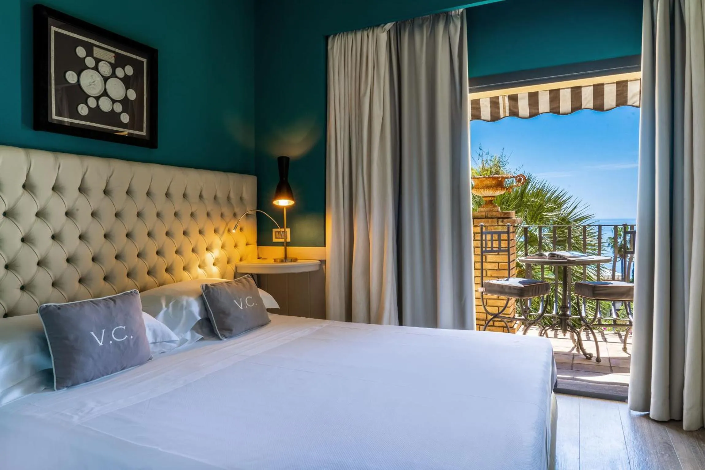 Bed in Hotel Villa Carlotta