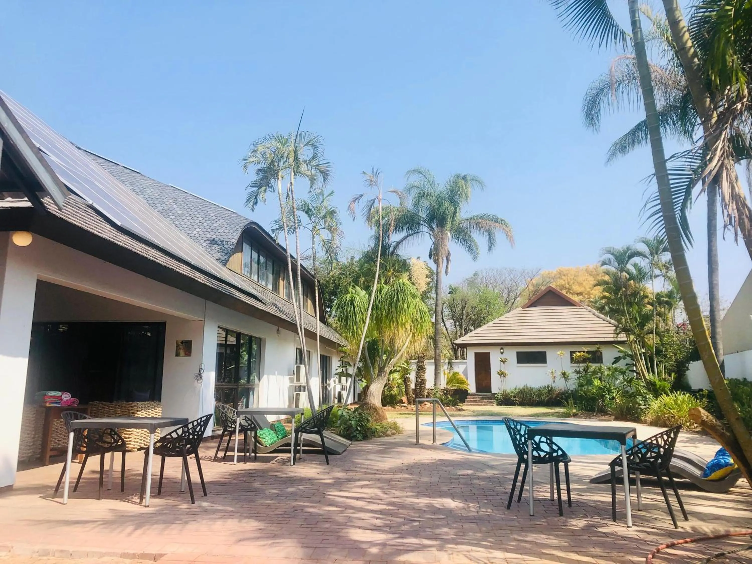 Swimming pool in Grafiti Boutique Hotel