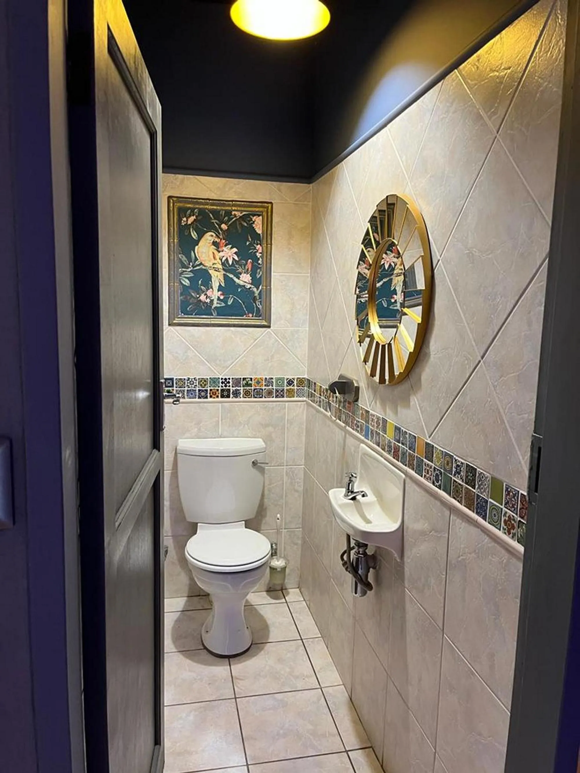 Toilet in Grafiti Boutique Hotel