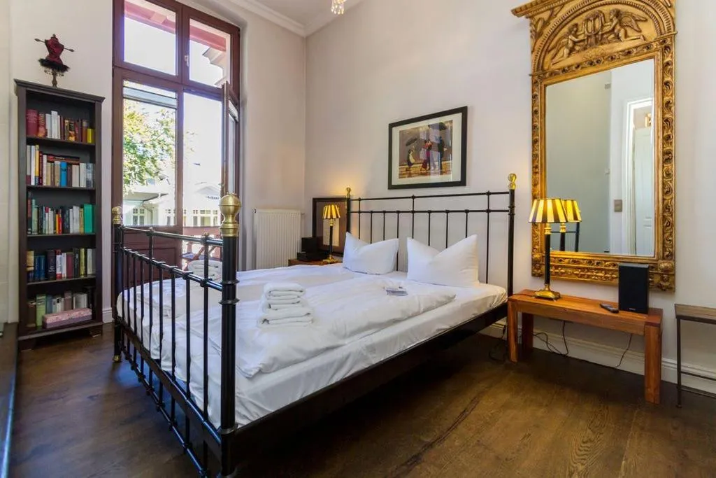 Bed in Villa Hintze App 06